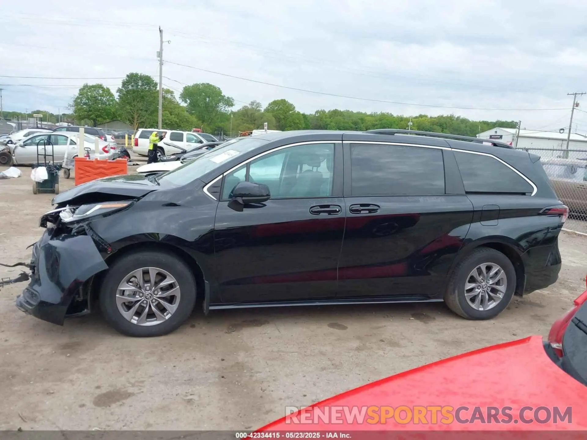 13 fotografías del automóvil dañado 5TDKSKFC2PS084975 TOYOTA SIENNA 2023