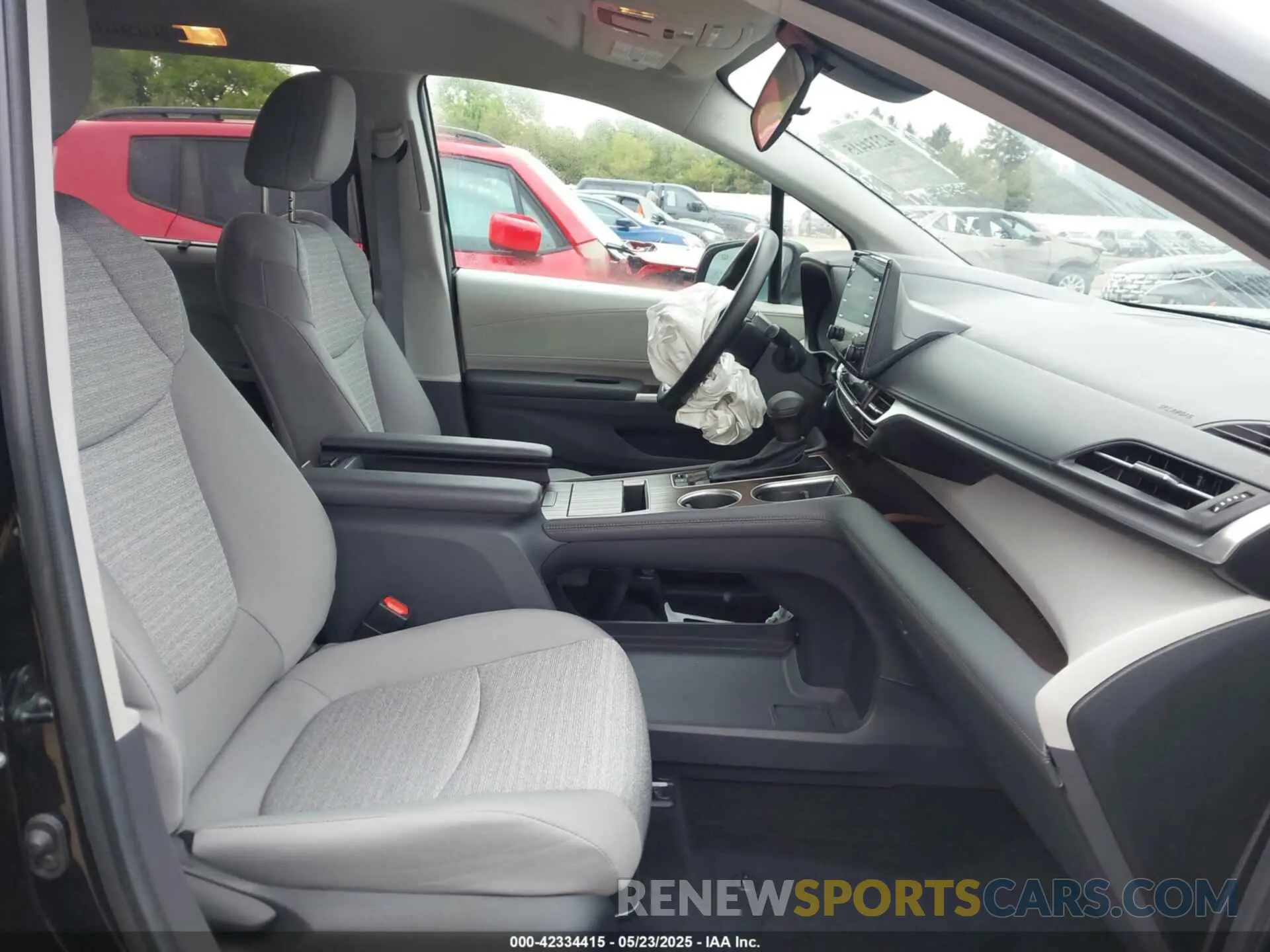 5 fotografías del automóvil dañado 5TDKSKFC2PS084975 TOYOTA SIENNA 2023
