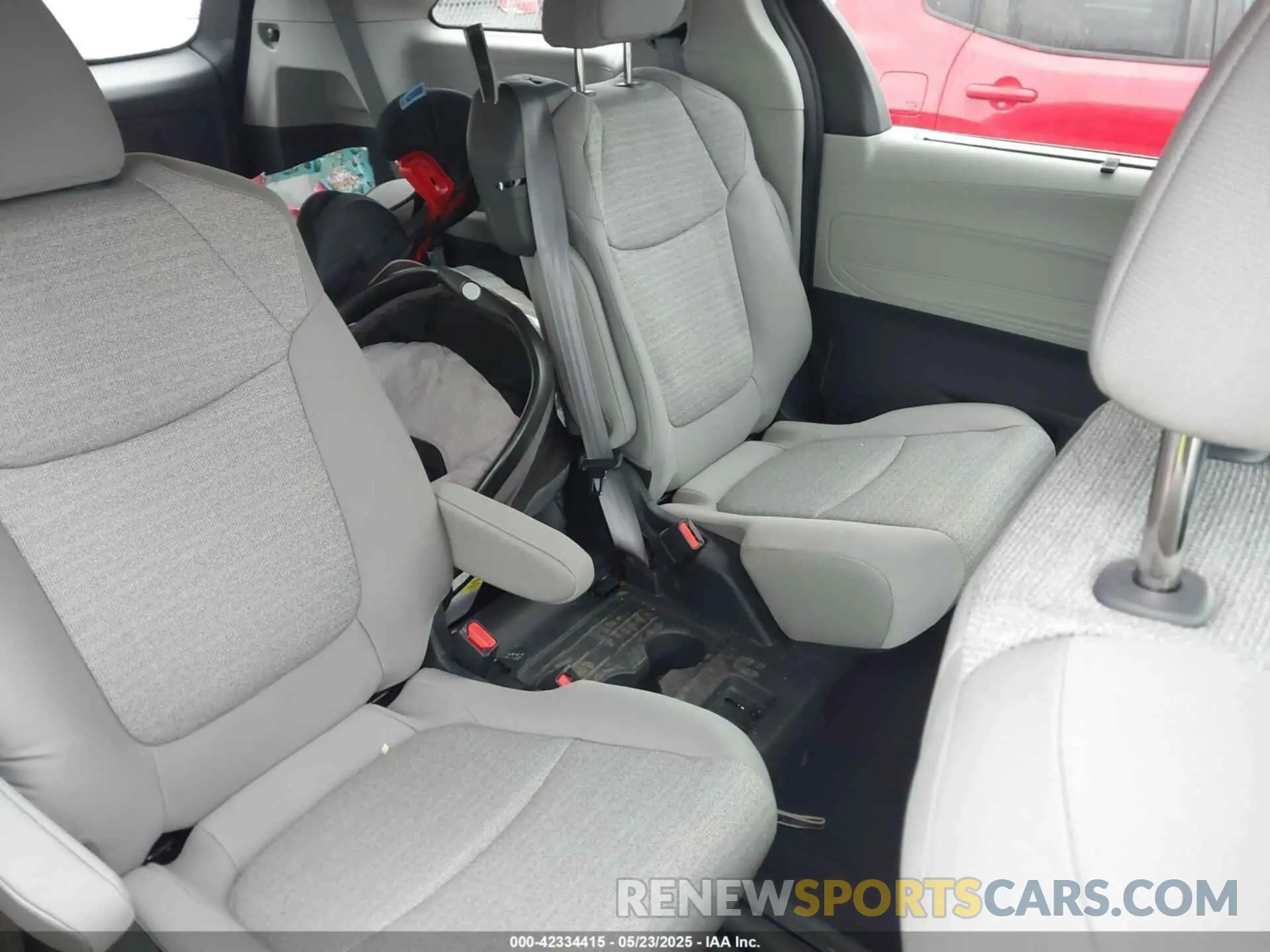 8 fotografías del automóvil dañado 5TDKSKFC2PS084975 TOYOTA SIENNA 2023