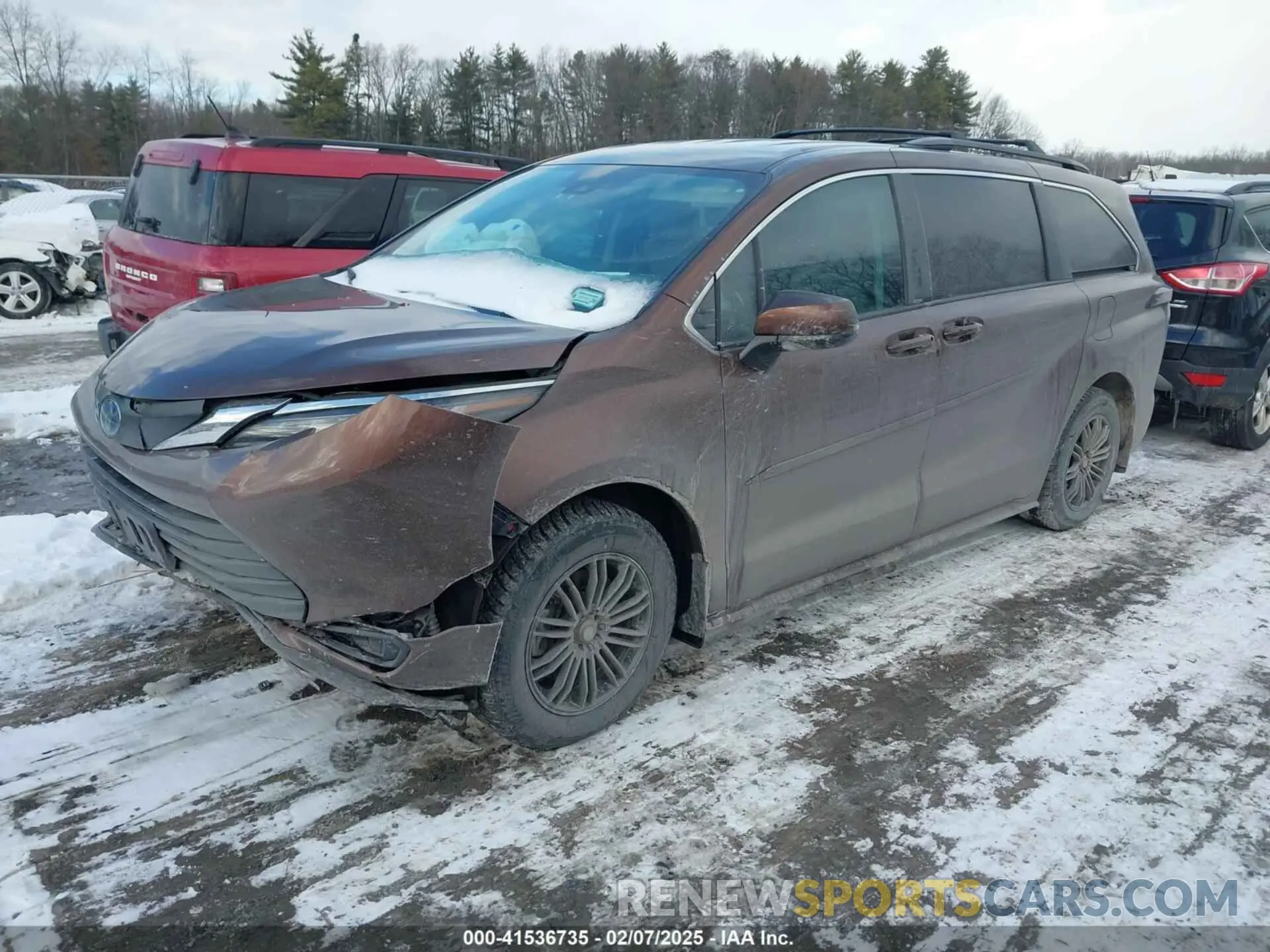 2 fotografías del automóvil dañado 5TDKSKFCXPS079264 TOYOTA SIENNA 2023
