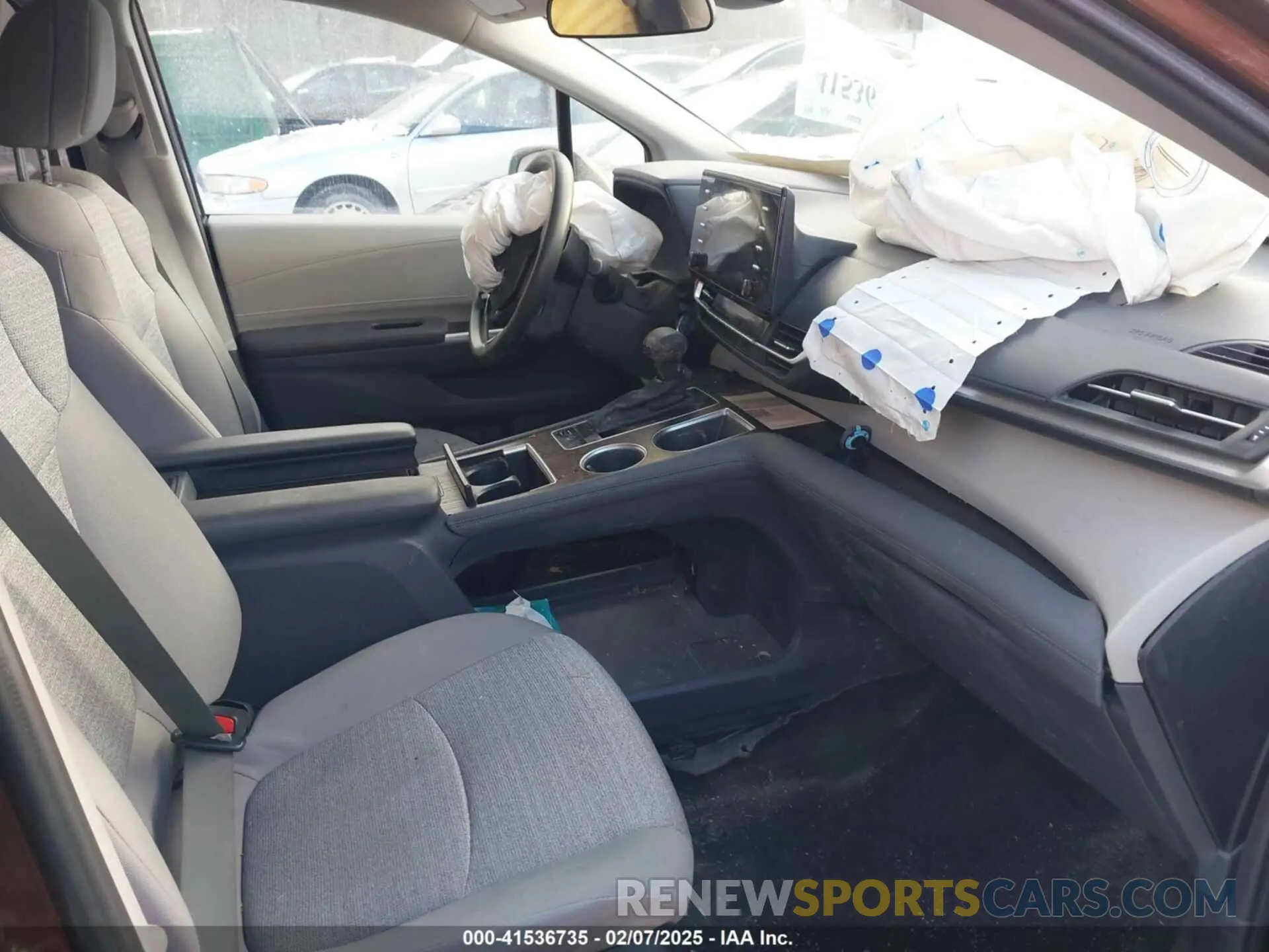 5 fotografías del automóvil dañado 5TDKSKFCXPS079264 TOYOTA SIENNA 2023