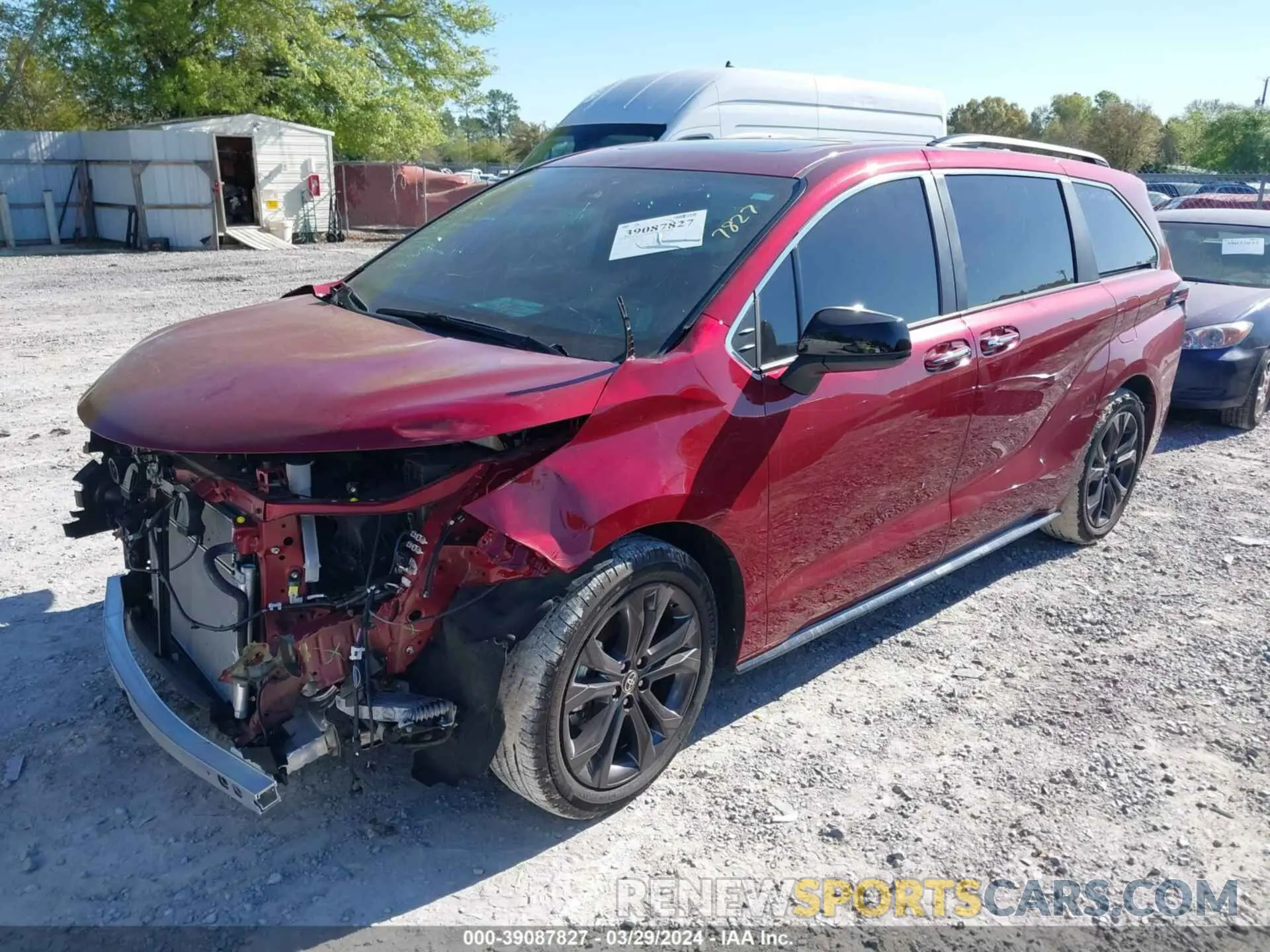 2 fotografías del automóvil dañado 5TDXRKEC8PS142431 TOYOTA SIENNA 2023