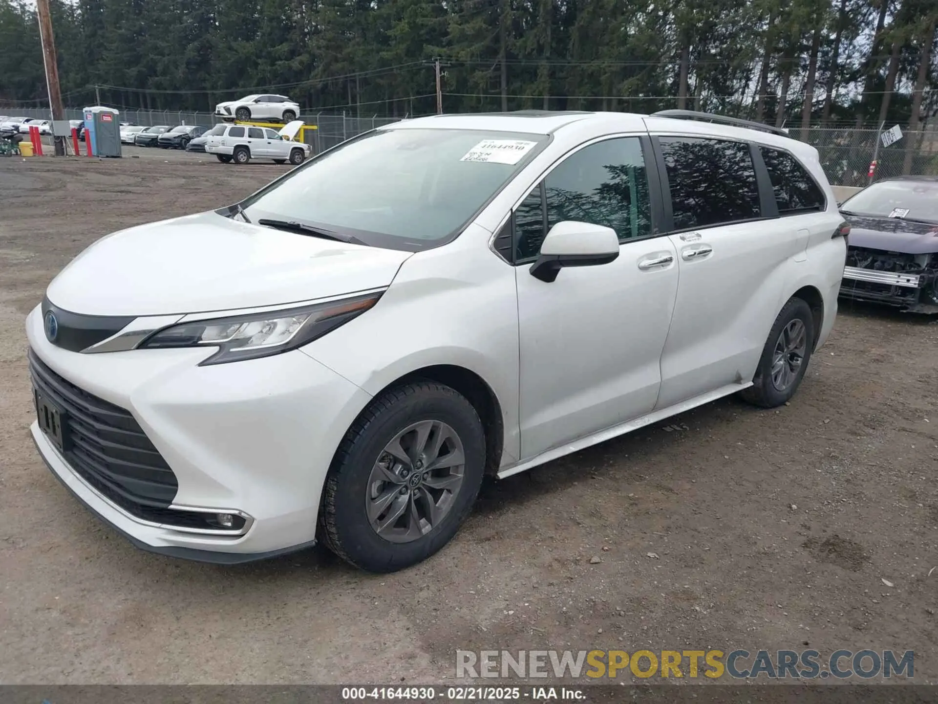2 fotografías del automóvil dañado 5TDYRKEC2PS147984 TOYOTA SIENNA 2023
