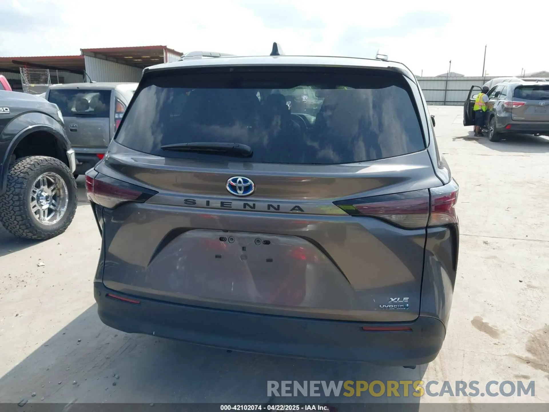 16 fotografías del automóvil dañado 5TDYRKEC4PS163555 TOYOTA SIENNA 2023