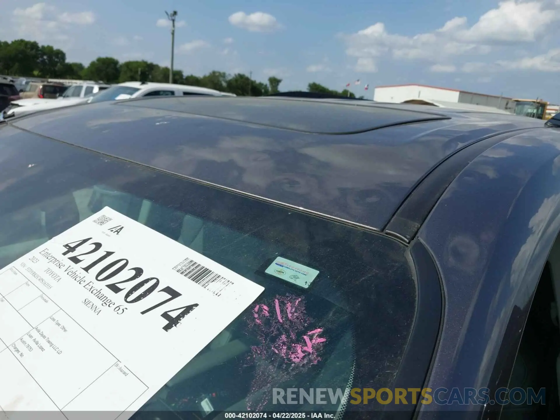 17 fotografías del automóvil dañado 5TDYRKEC4PS163555 TOYOTA SIENNA 2023