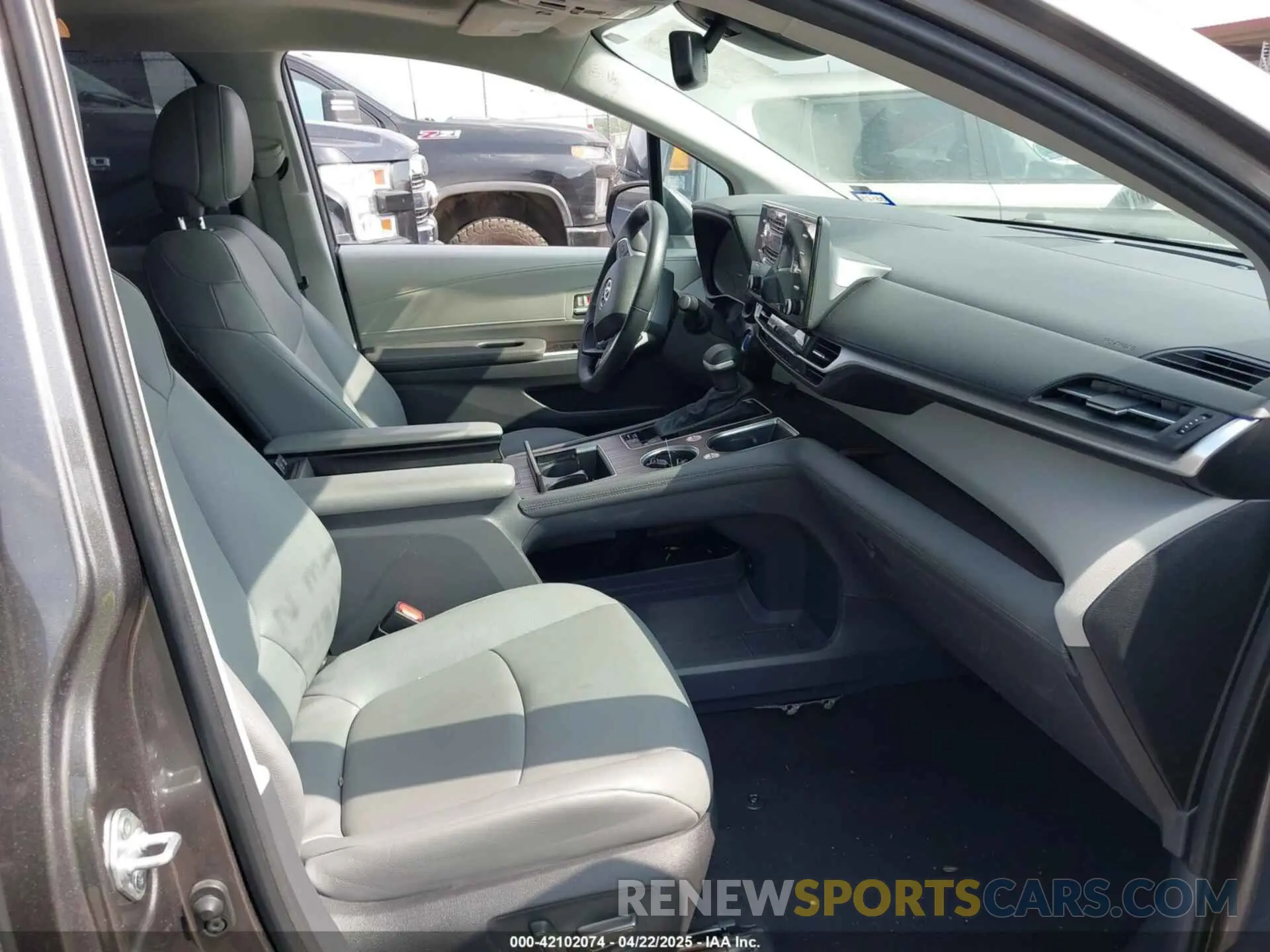 5 fotografías del automóvil dañado 5TDYRKEC4PS163555 TOYOTA SIENNA 2023