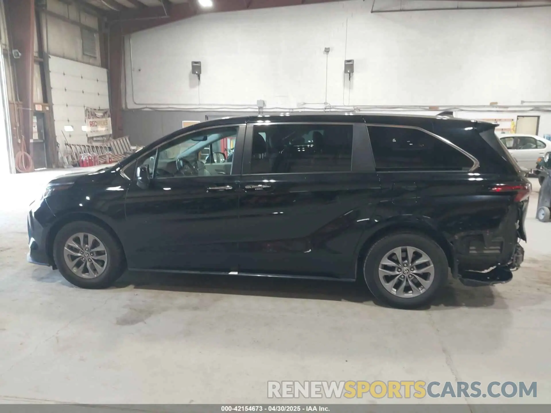 14 fotografías del automóvil dañado 5TDYRKEC5PS148076 TOYOTA SIENNA 2023