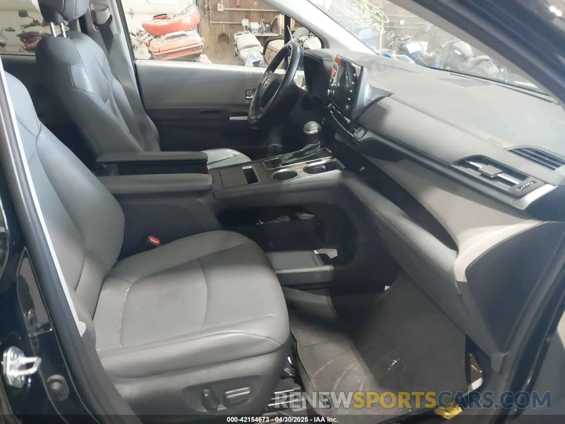 5 fotografías del automóvil dañado 5TDYRKEC5PS148076 TOYOTA SIENNA 2023