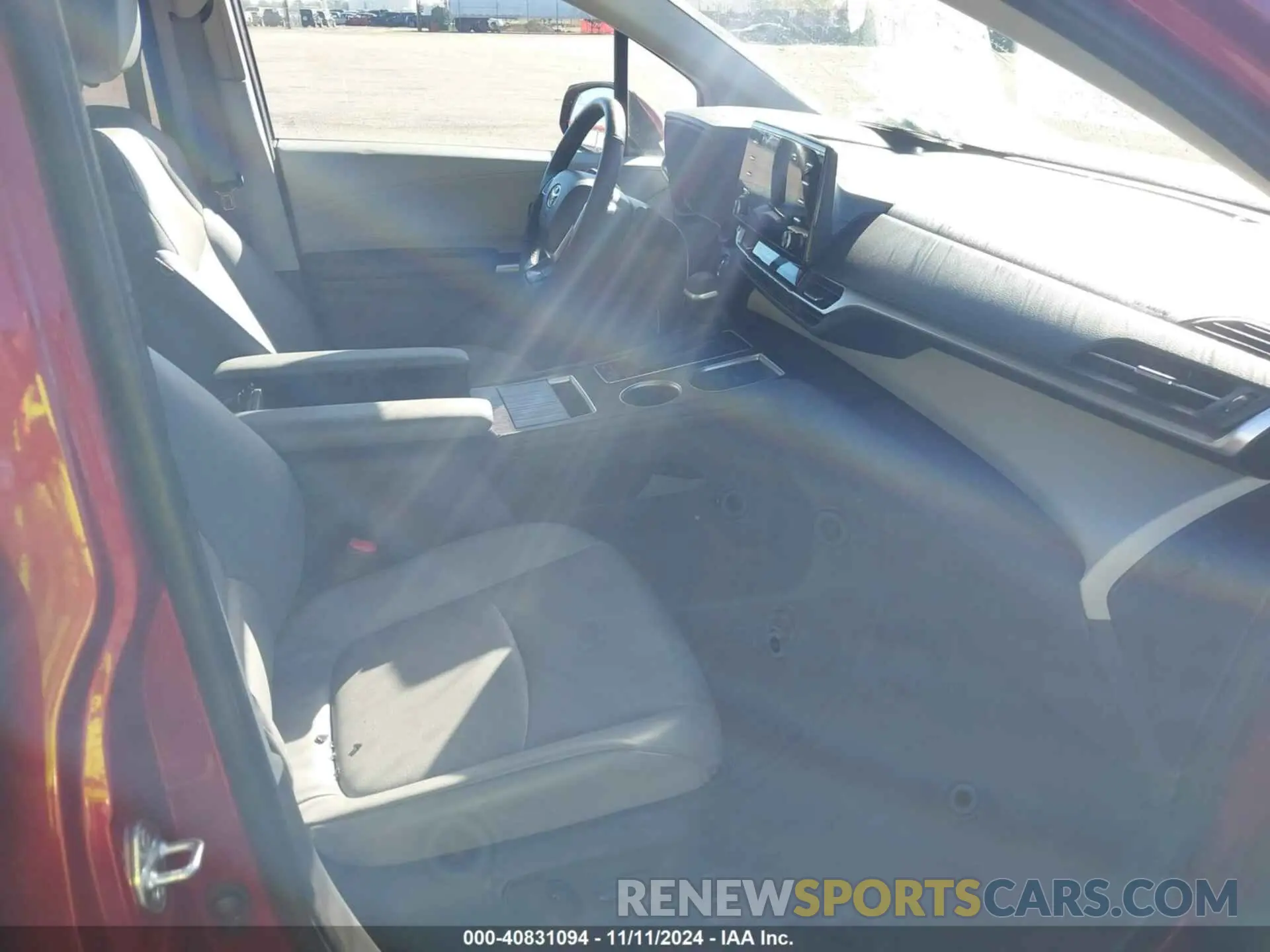 5 fotografías del automóvil dañado 5TDYRKEC6PS165369 TOYOTA SIENNA 2023