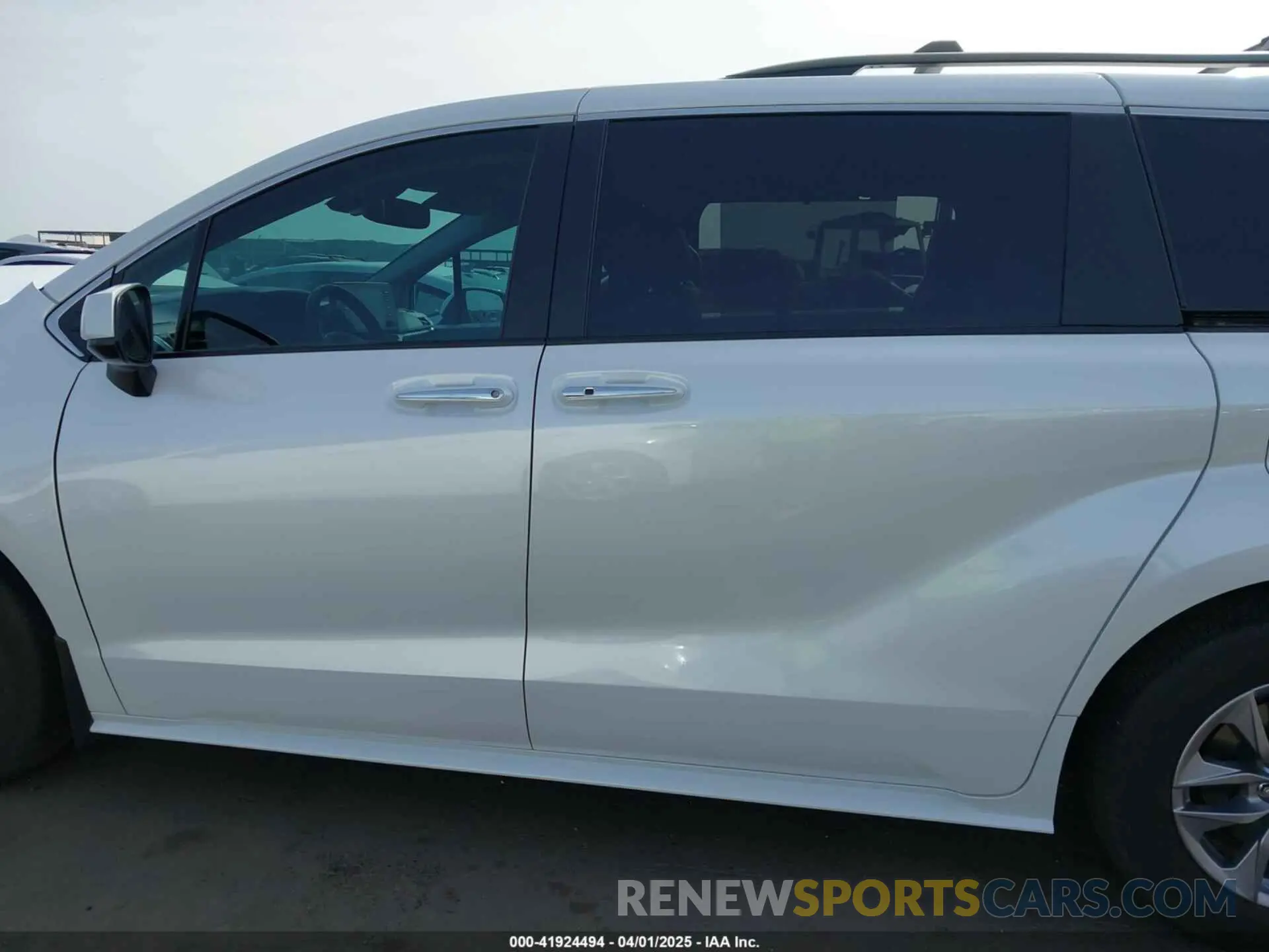 14 fotografías del automóvil dañado 5TDYSKFC8PS107895 TOYOTA SIENNA 2023