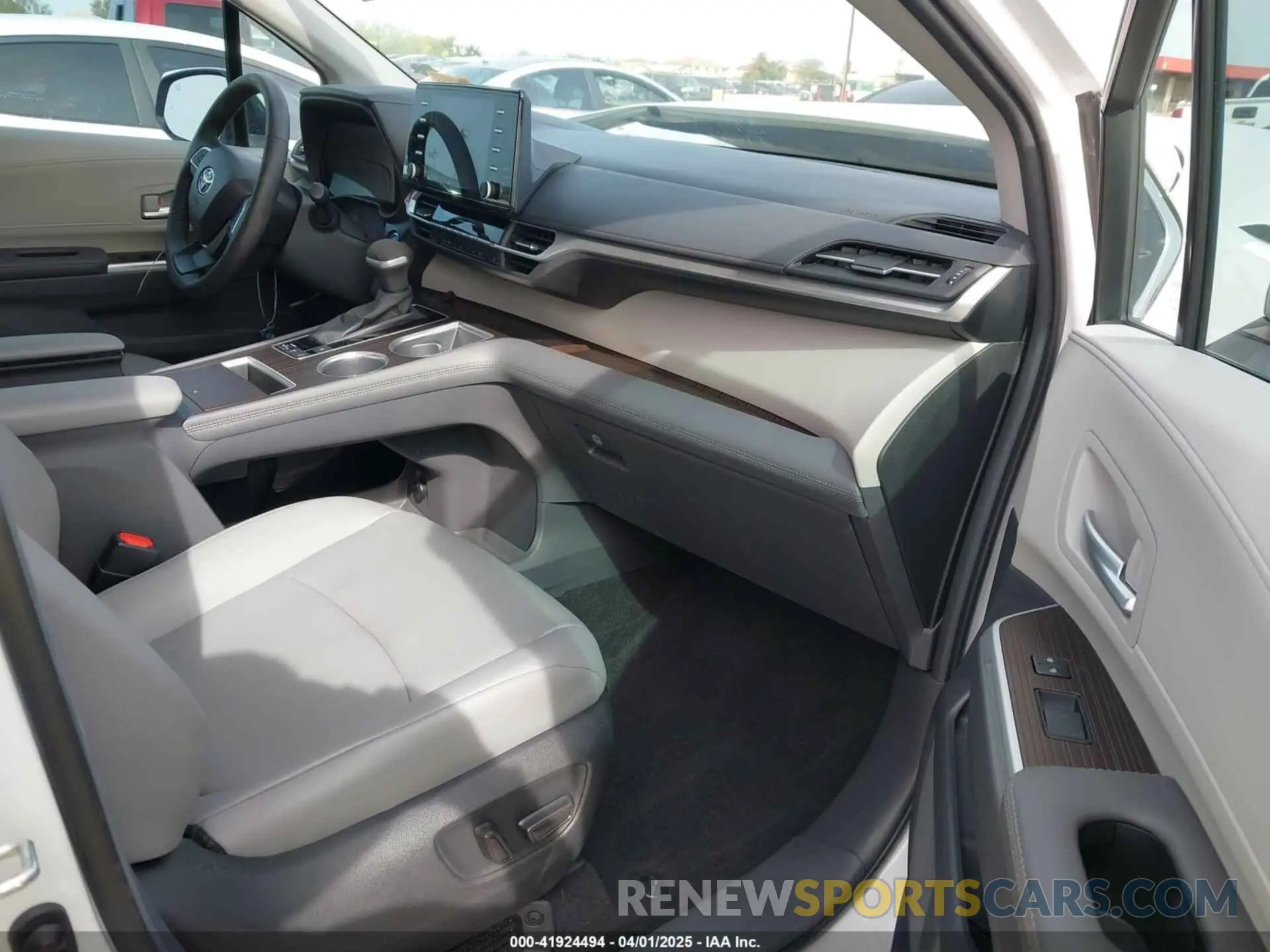 5 fotografías del automóvil dañado 5TDYSKFC8PS107895 TOYOTA SIENNA 2023