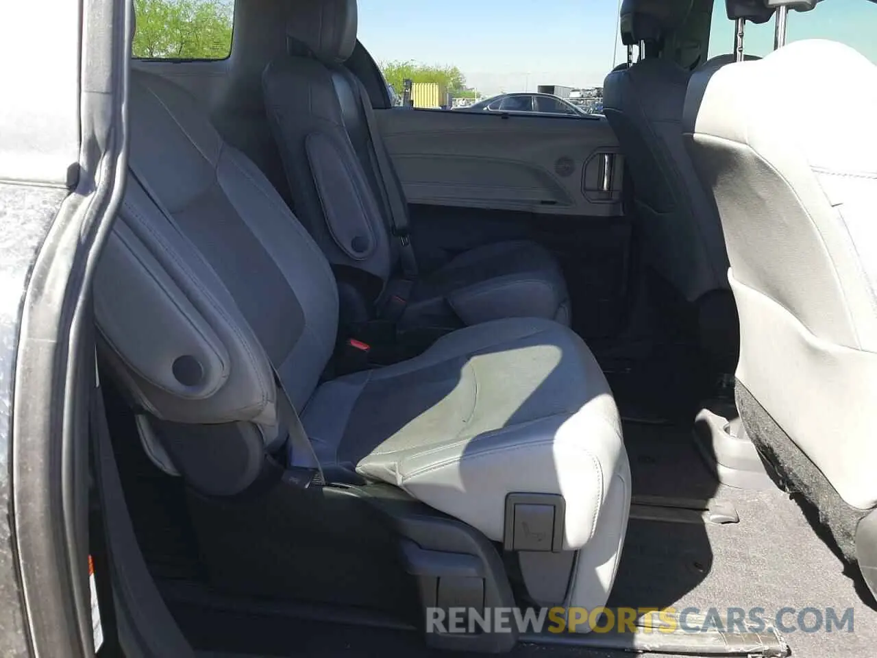 11 fotografías del automóvil dañado 5TDZRKEC3PS168542 TOYOTA SIENNA 2023