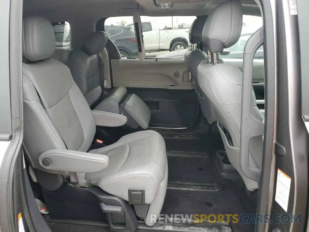 11 fotografías del automóvil dañado 5TDZSKFCXPS095334 TOYOTA SIENNA 2023