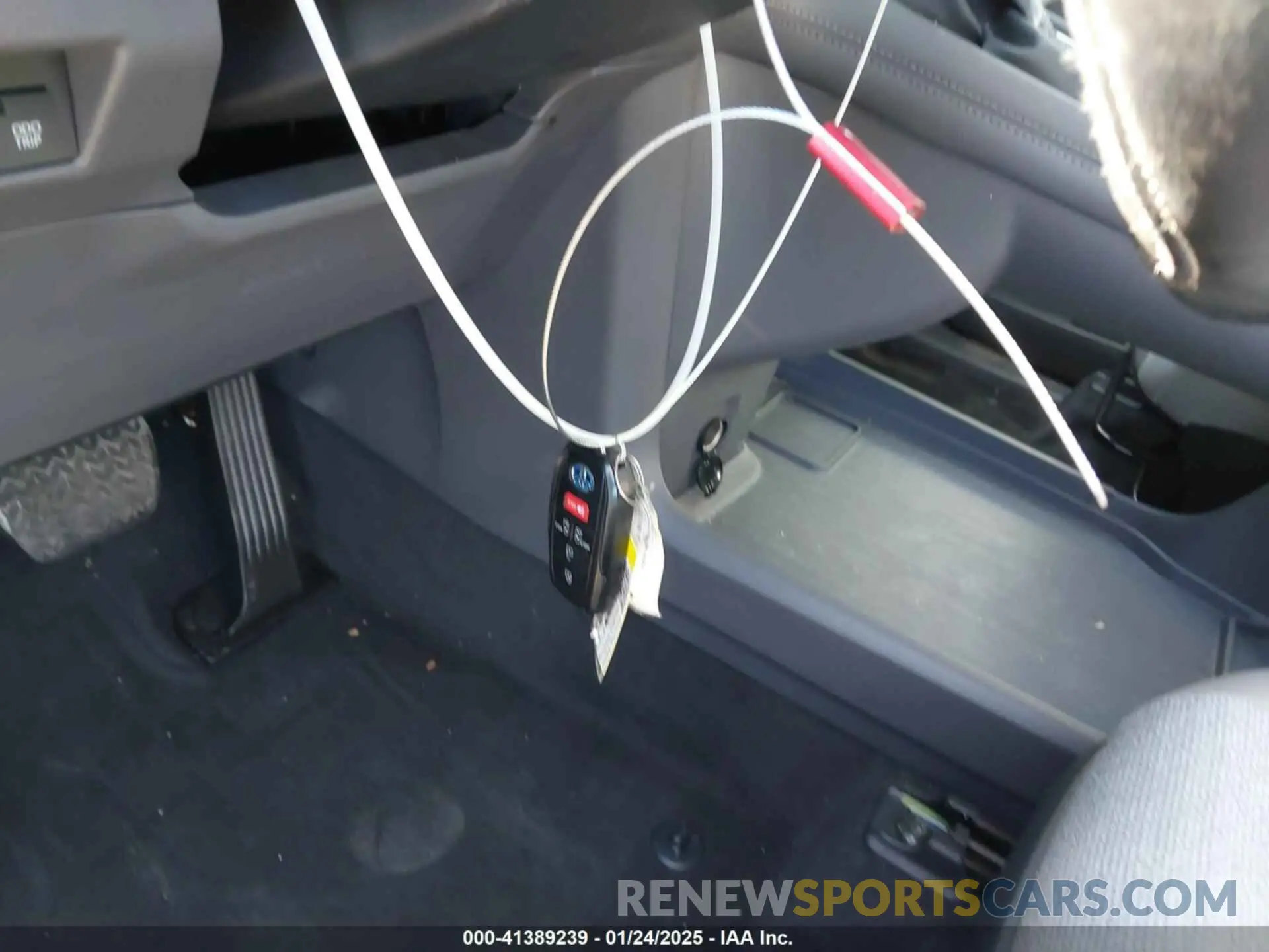 11 fotografías del automóvil dañado 5TDBRKEC0RS217006 TOYOTA SIENNA 2024