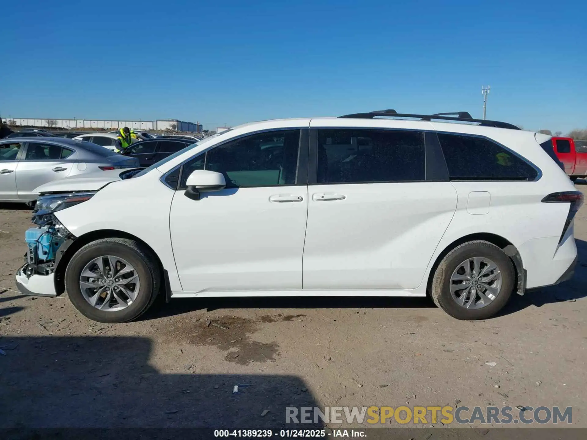 14 fotografías del automóvil dañado 5TDBRKEC0RS217006 TOYOTA SIENNA 2024