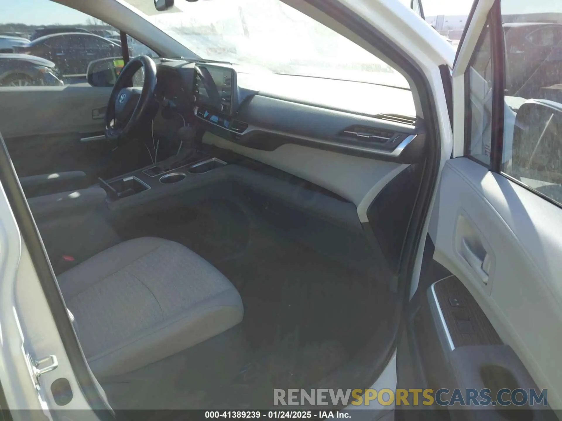 5 fotografías del automóvil dañado 5TDBRKEC0RS217006 TOYOTA SIENNA 2024