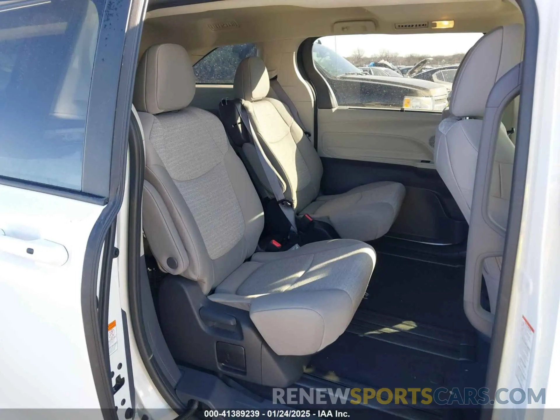 8 fotografías del automóvil dañado 5TDBRKEC0RS217006 TOYOTA SIENNA 2024