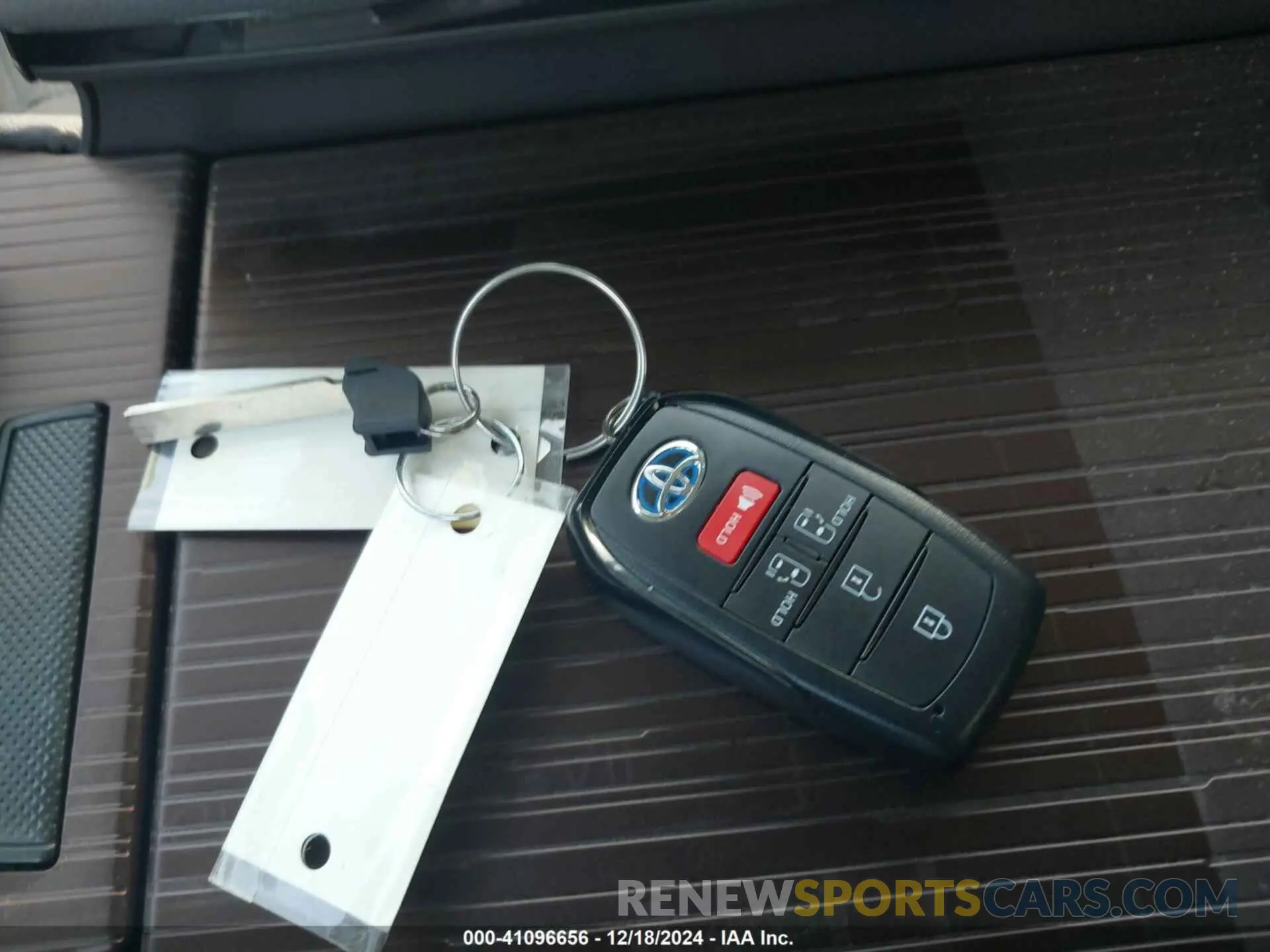 11 fotografías del automóvil dañado 5TDBSKFC9RS138713 TOYOTA SIENNA 2024