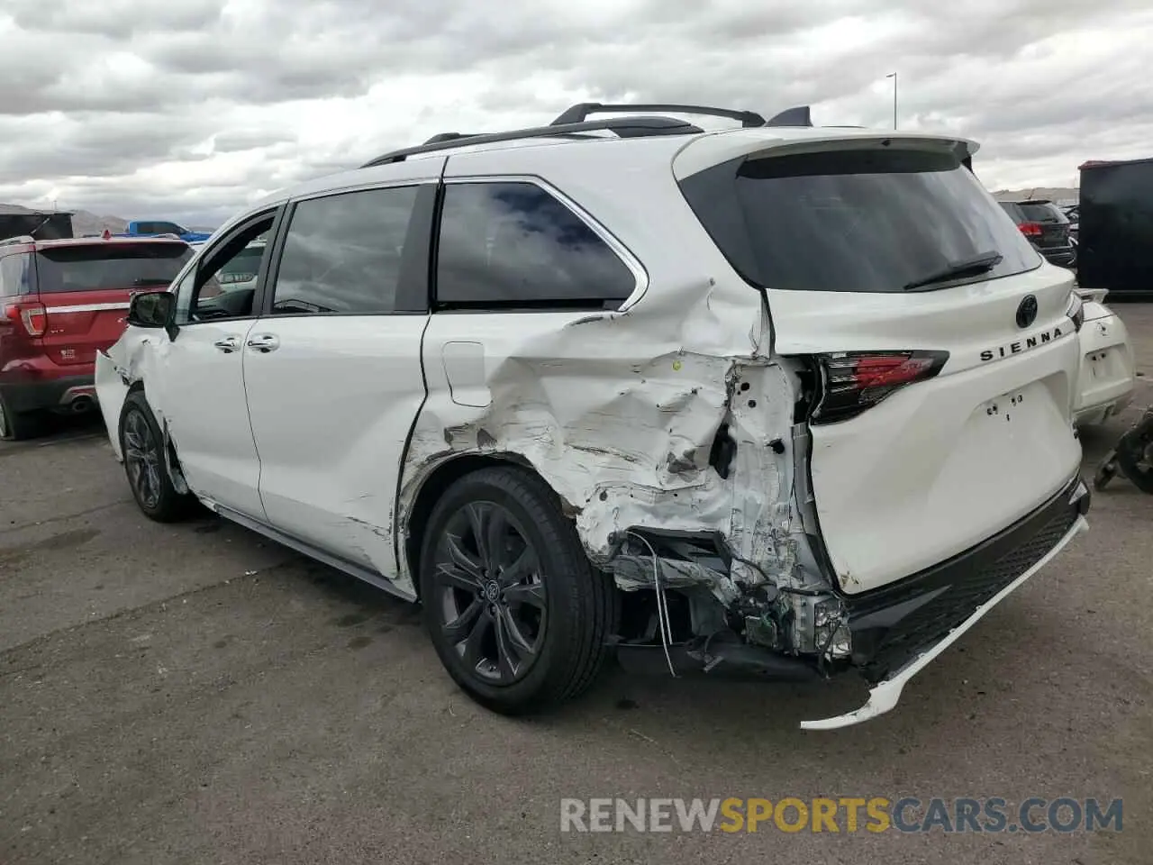 2 fotografías del automóvil dañado 5TDCRKEC0RS213915 TOYOTA SIENNA 2024