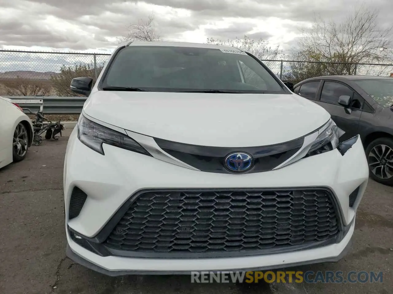 5 fotografías del automóvil dañado 5TDCRKEC0RS213915 TOYOTA SIENNA 2024