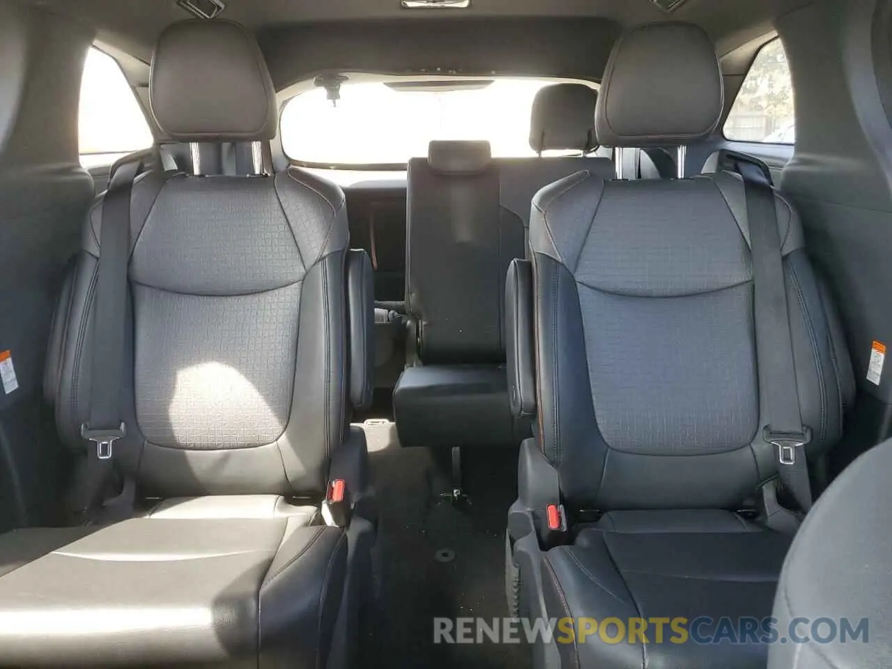 10 fotografías del automóvil dañado 5TDCSKFC4RS117272 TOYOTA SIENNA 2024
