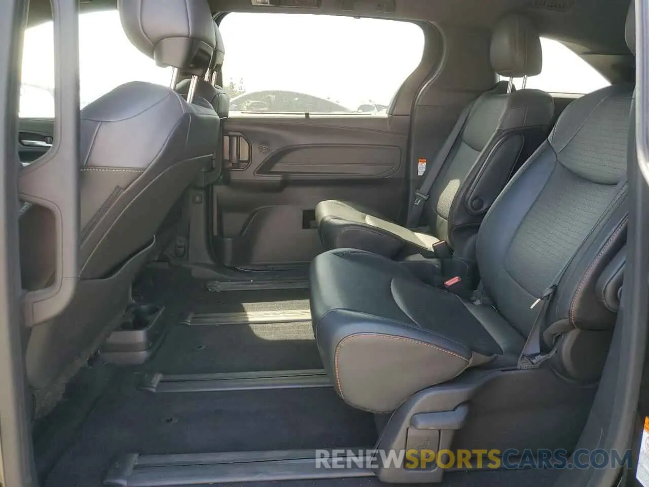 11 fotografías del automóvil dañado 5TDCSKFC4RS117272 TOYOTA SIENNA 2024