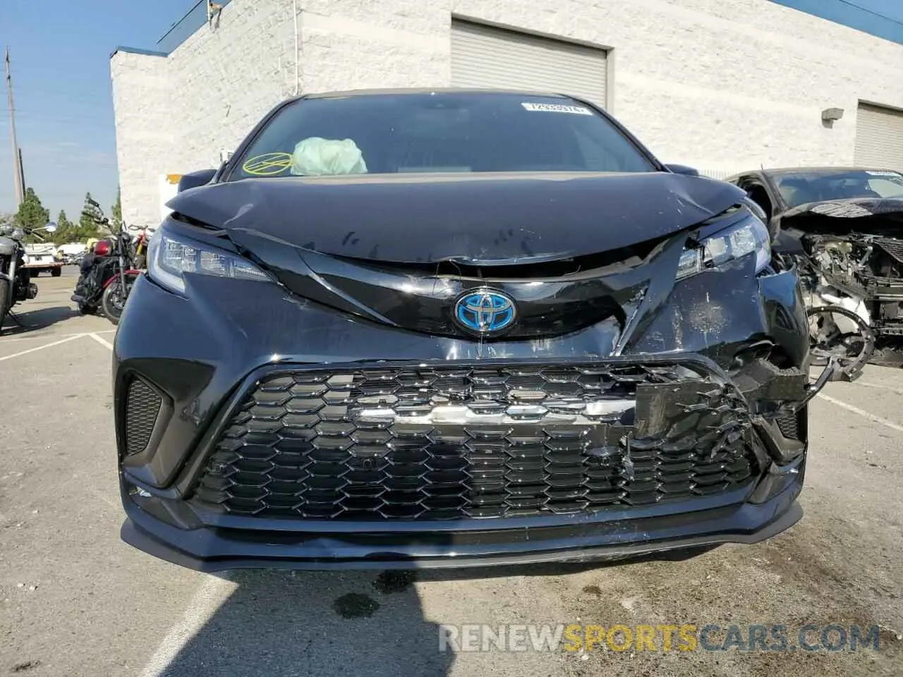 5 fotografías del automóvil dañado 5TDCSKFC5RS140205 TOYOTA SIENNA 2024