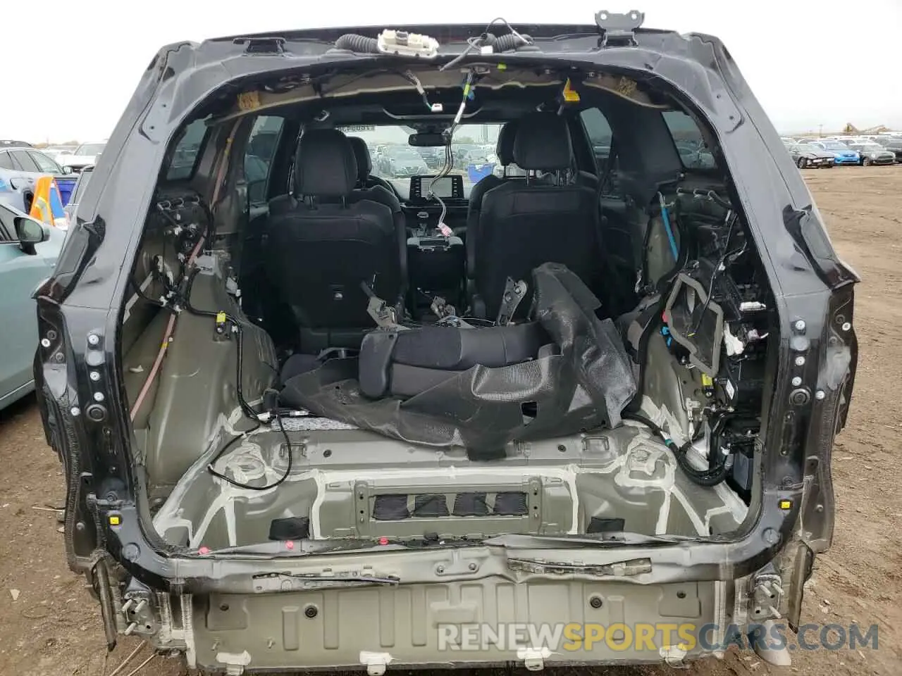 6 fotografías del automóvil dañado 5TDCSKFC6RS110338 TOYOTA SIENNA 2024