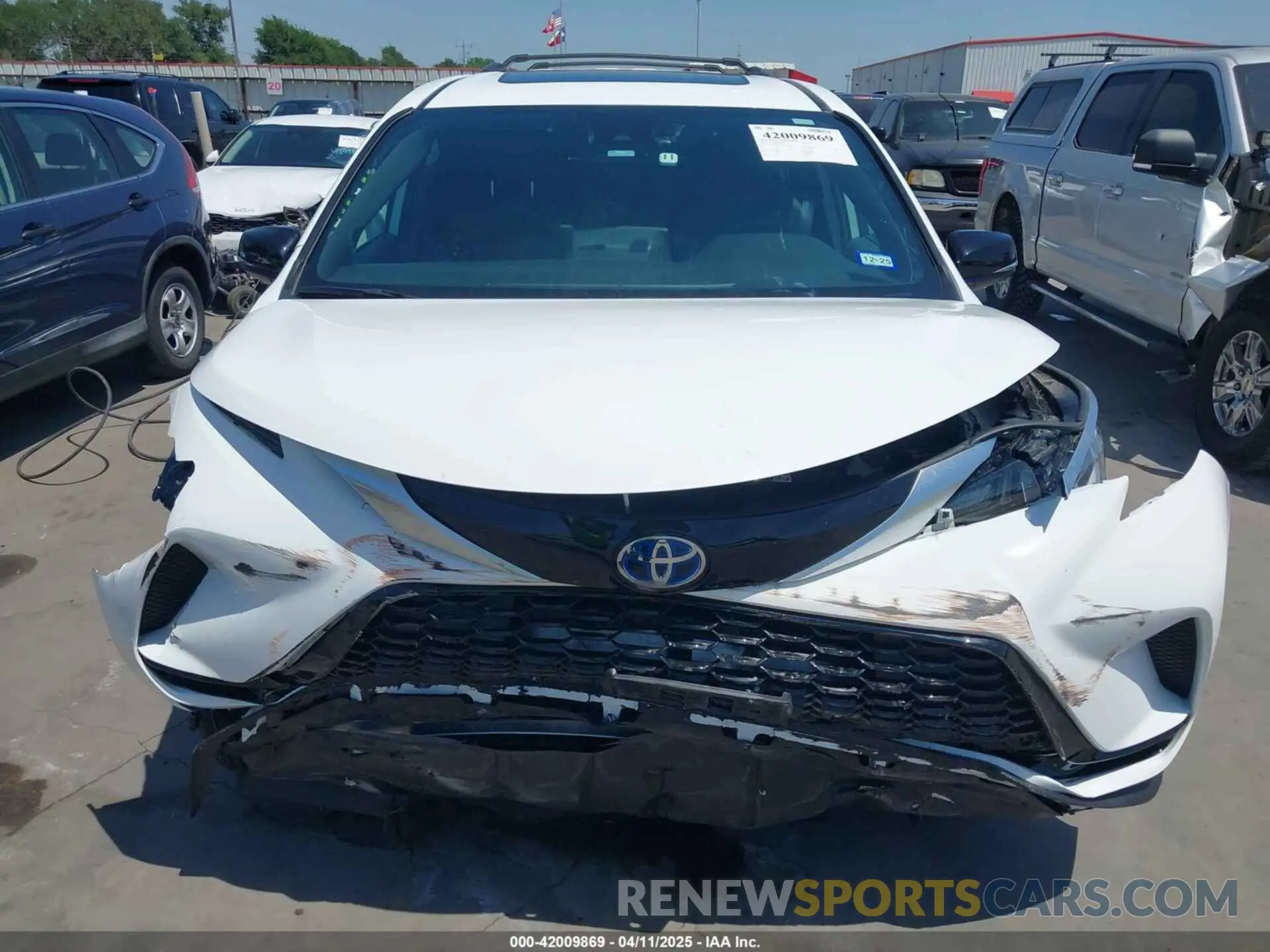 12 fotografías del automóvil dañado 5TDCSKFC8RS115976 TOYOTA SIENNA 2024