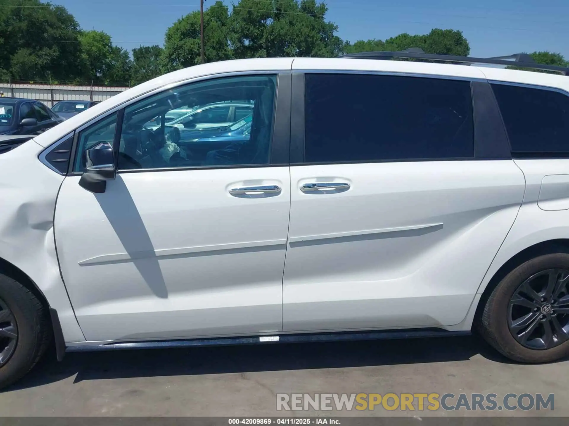 14 fotografías del automóvil dañado 5TDCSKFC8RS115976 TOYOTA SIENNA 2024