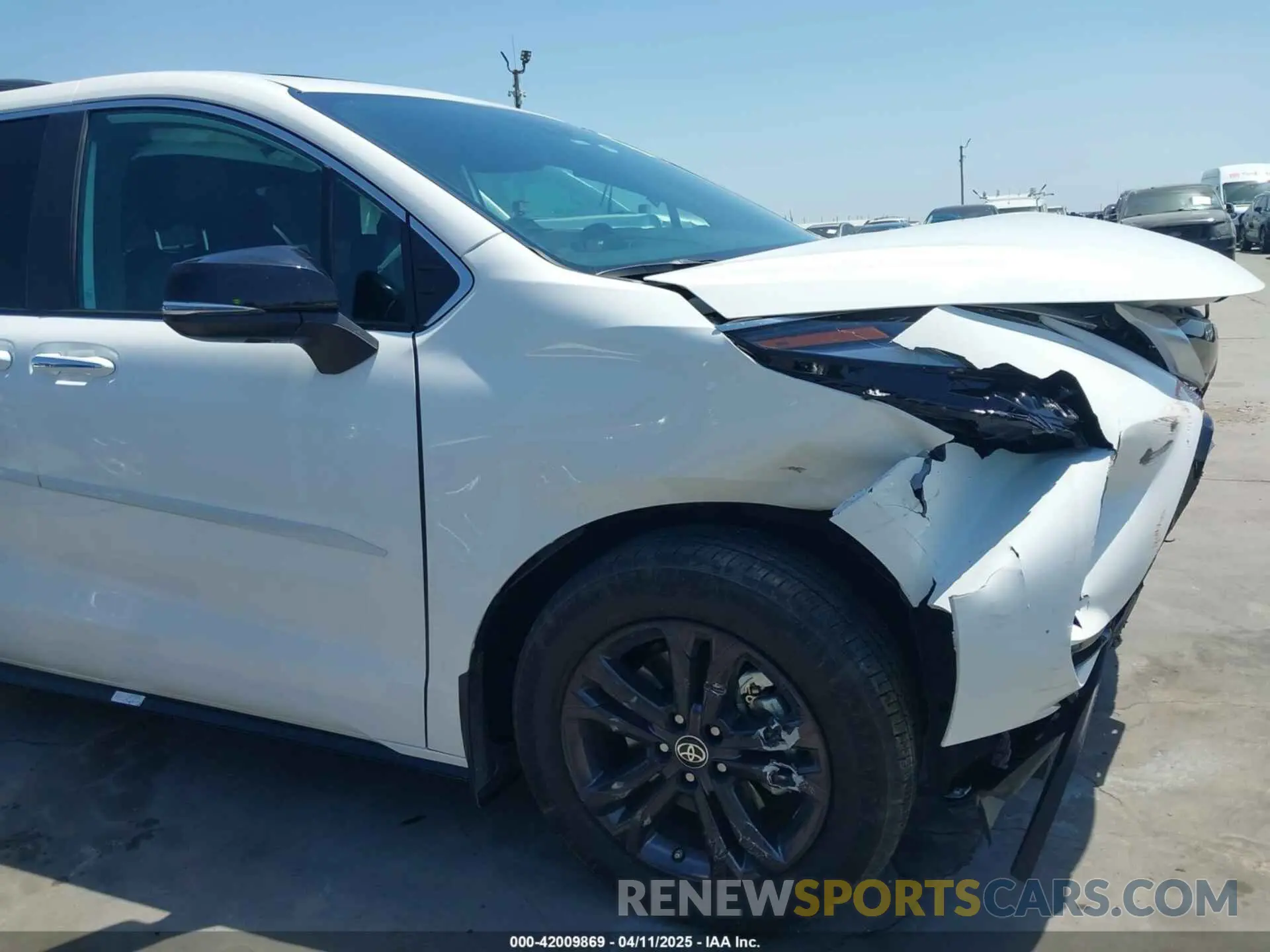 17 fotografías del automóvil dañado 5TDCSKFC8RS115976 TOYOTA SIENNA 2024