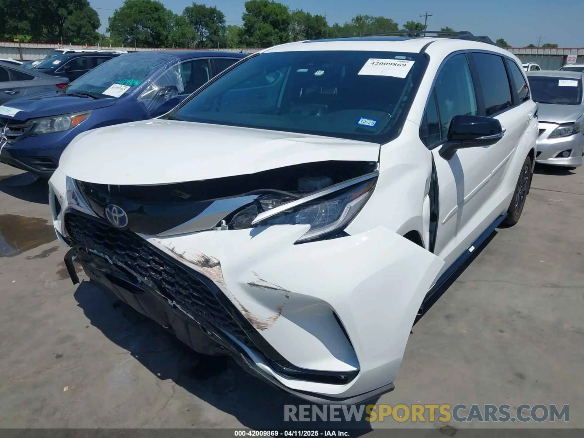 2 fotografías del automóvil dañado 5TDCSKFC8RS115976 TOYOTA SIENNA 2024