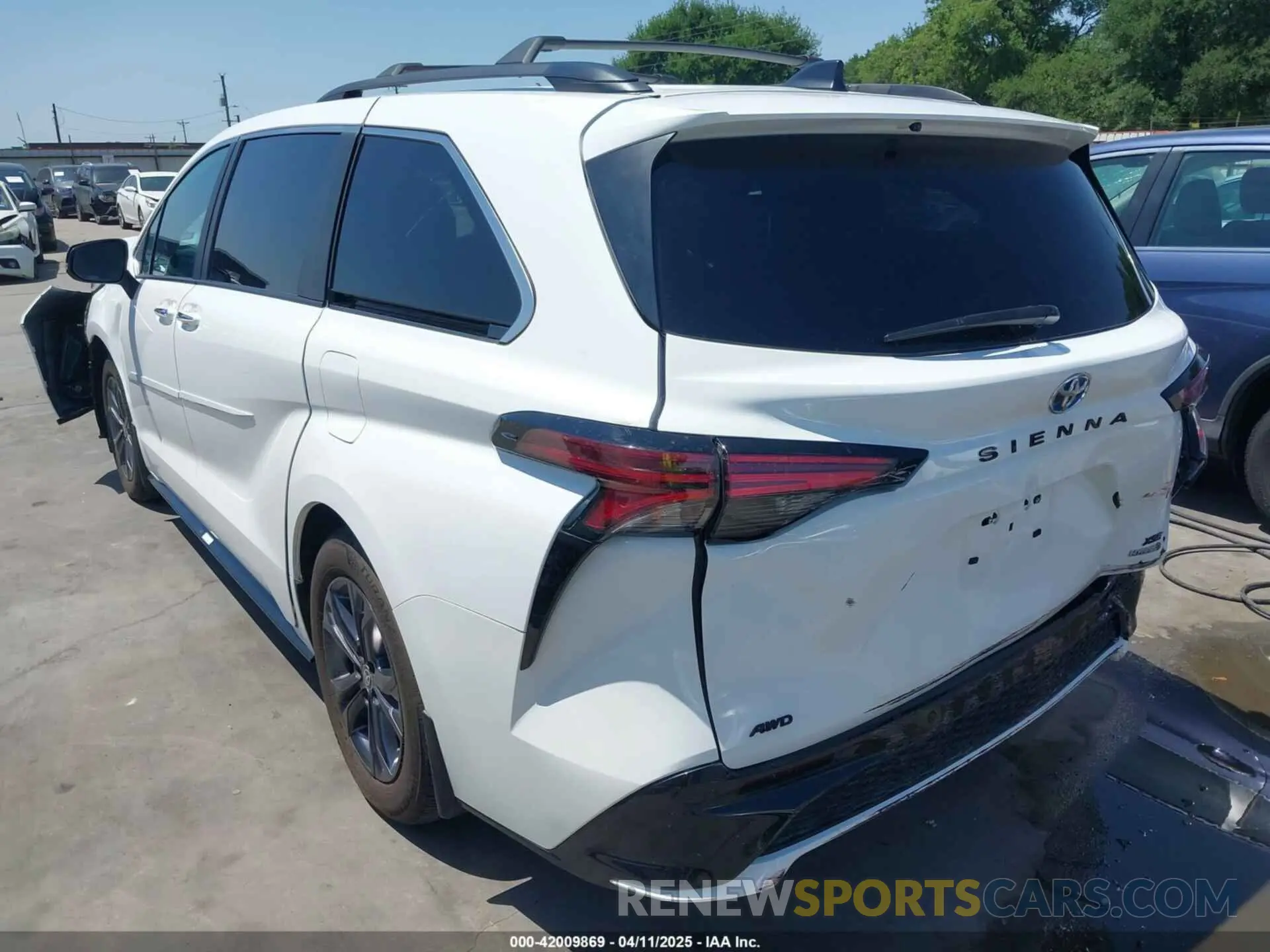 3 fotografías del automóvil dañado 5TDCSKFC8RS115976 TOYOTA SIENNA 2024