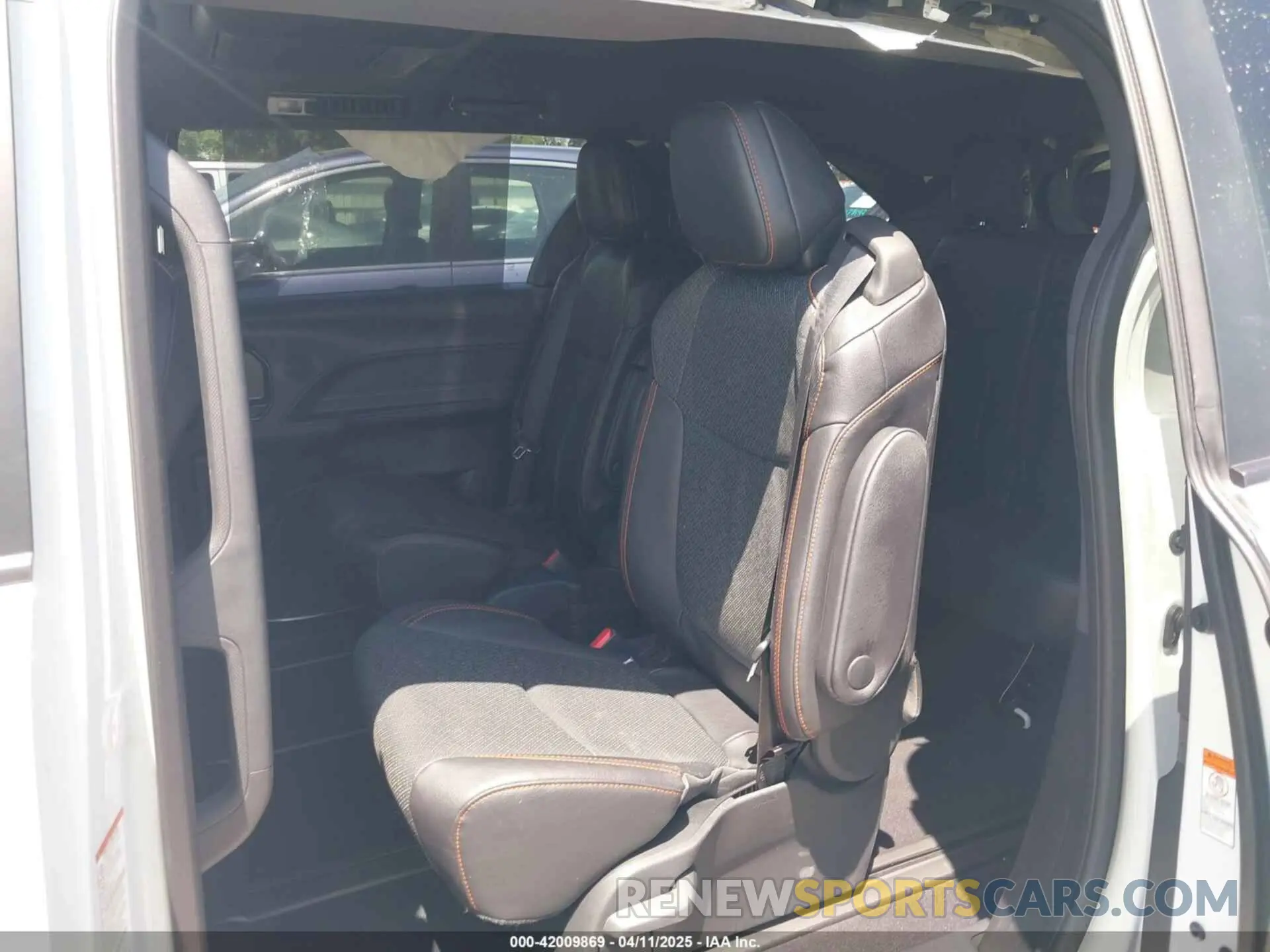 8 fotografías del automóvil dañado 5TDCSKFC8RS115976 TOYOTA SIENNA 2024