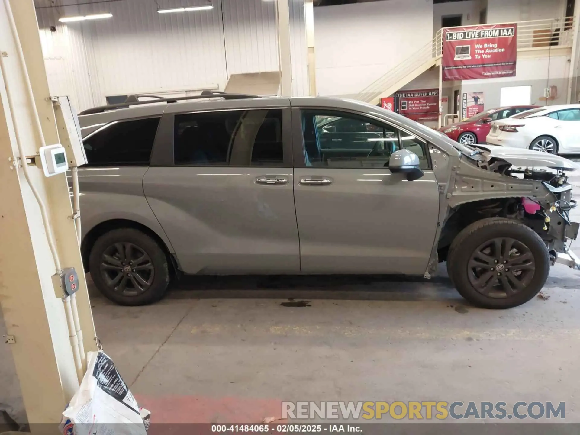 14 fotografías del automóvil dañado 5TDCSKFCXRS150955 TOYOTA SIENNA 2024