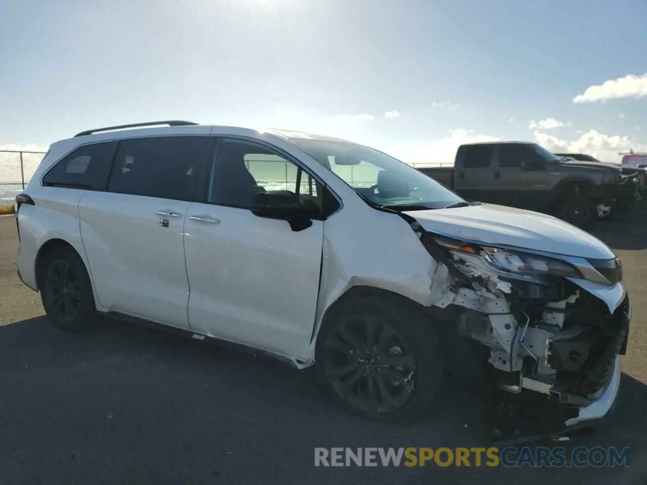 4 fotografías del automóvil dañado 5TDDRKEC7RS192680 TOYOTA SIENNA 2024