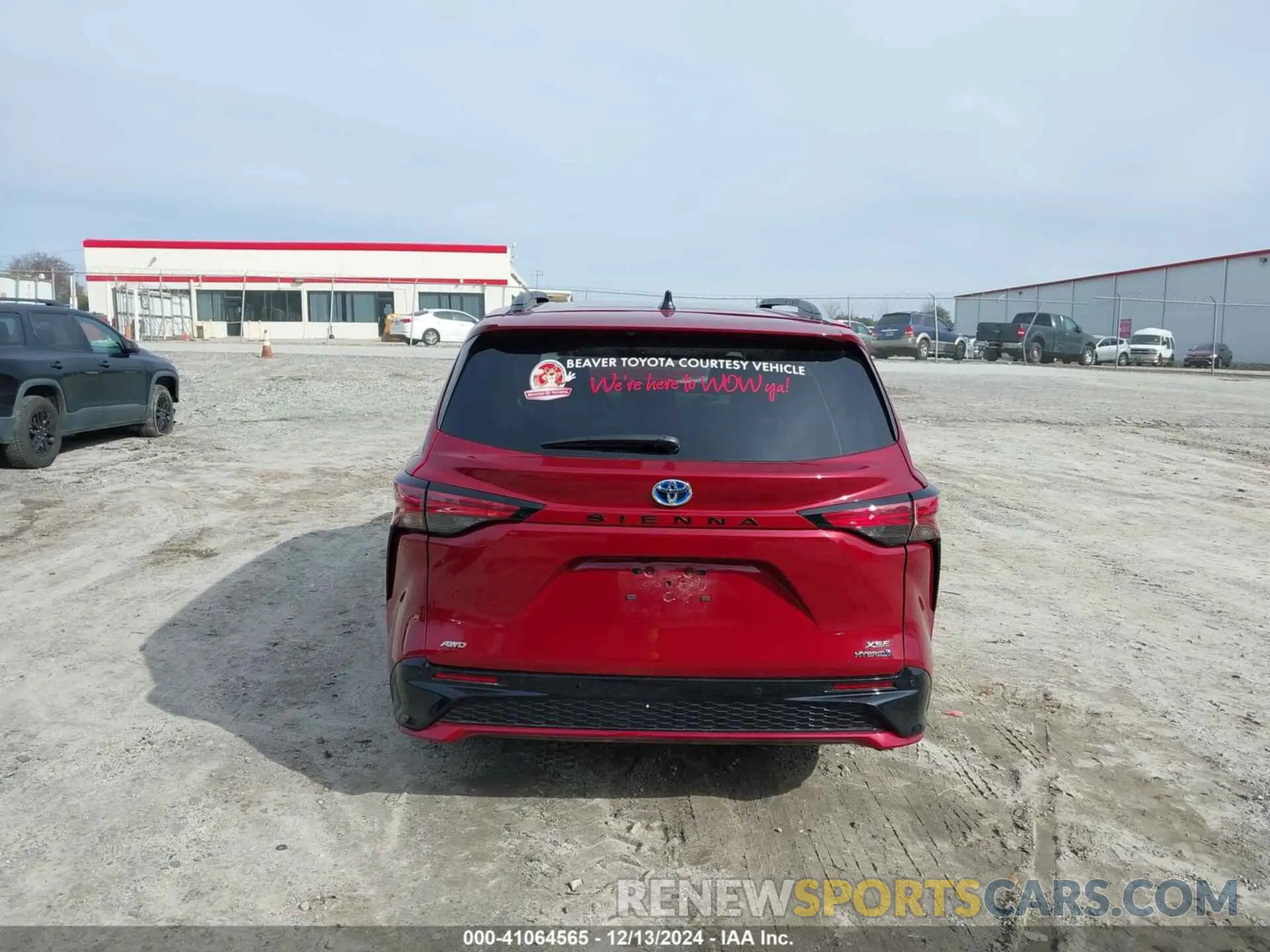 17 fotografías del automóvil dañado 5TDDSKFC8RS115156 TOYOTA SIENNA 2024