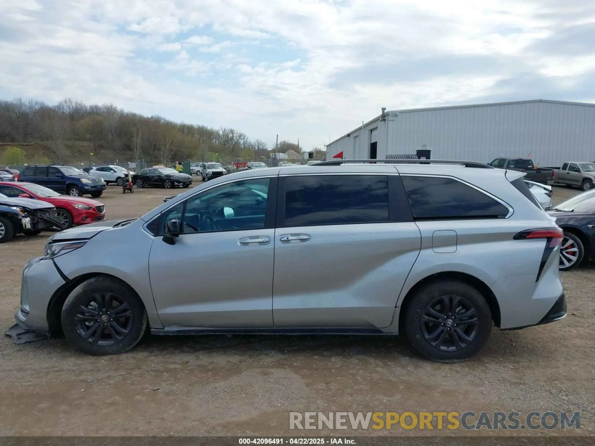 14 fotografías del automóvil dañado 5TDDSKFCXRS143685 TOYOTA SIENNA 2024