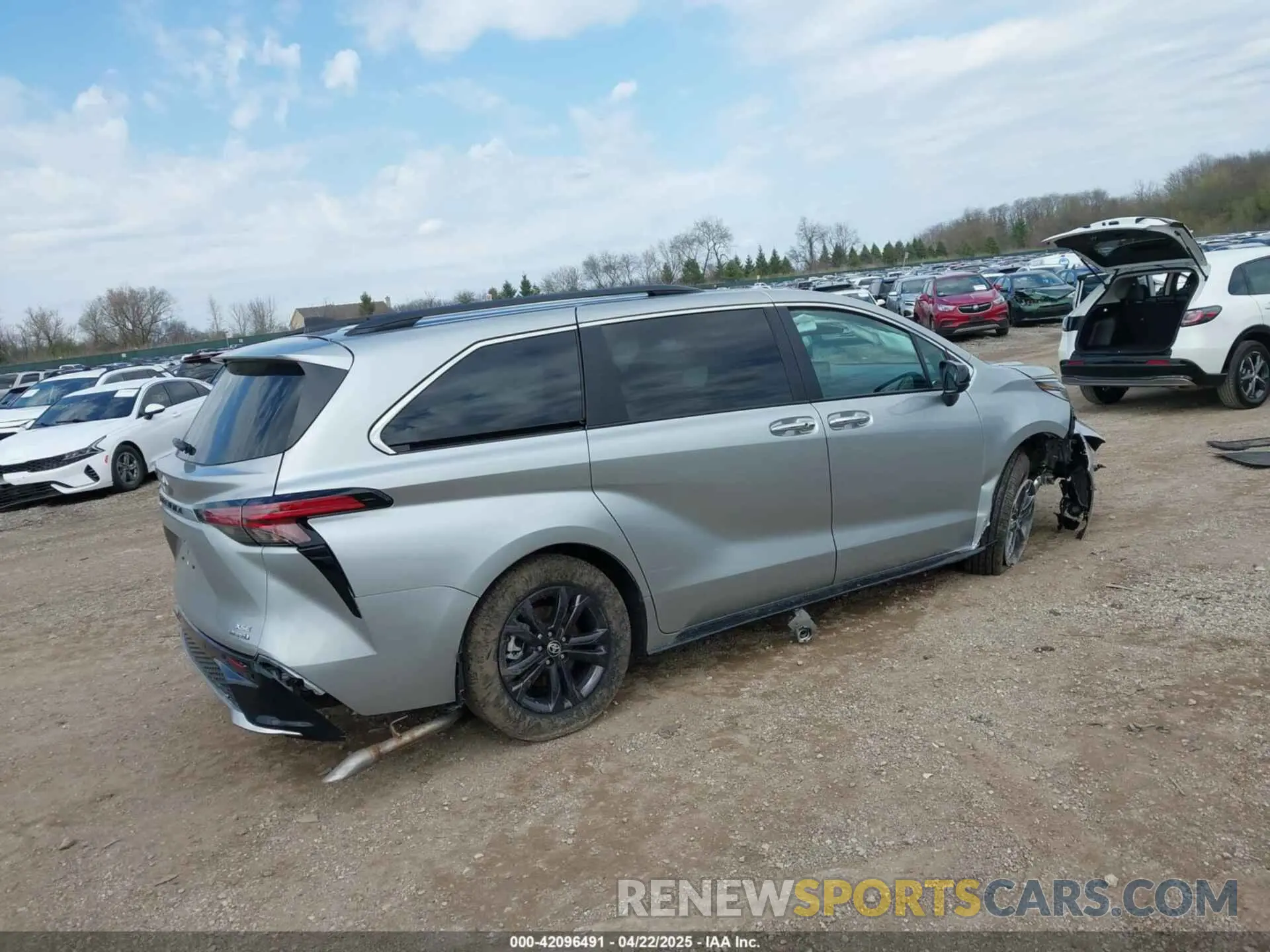 4 fotografías del automóvil dañado 5TDDSKFCXRS143685 TOYOTA SIENNA 2024
