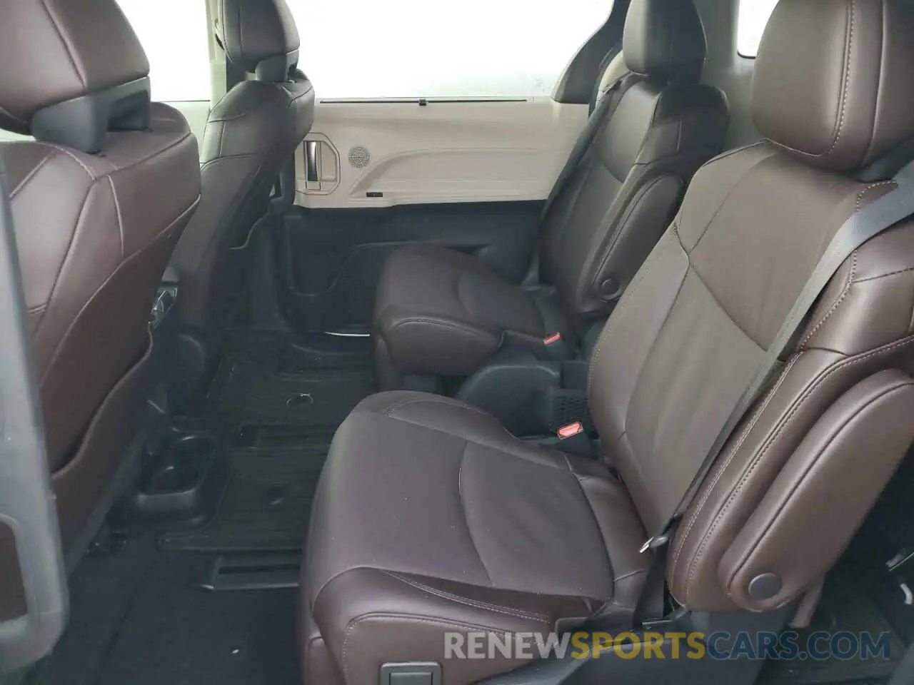 11 fotografías del automóvil dañado 5TDERKEC1RS186362 TOYOTA SIENNA 2024