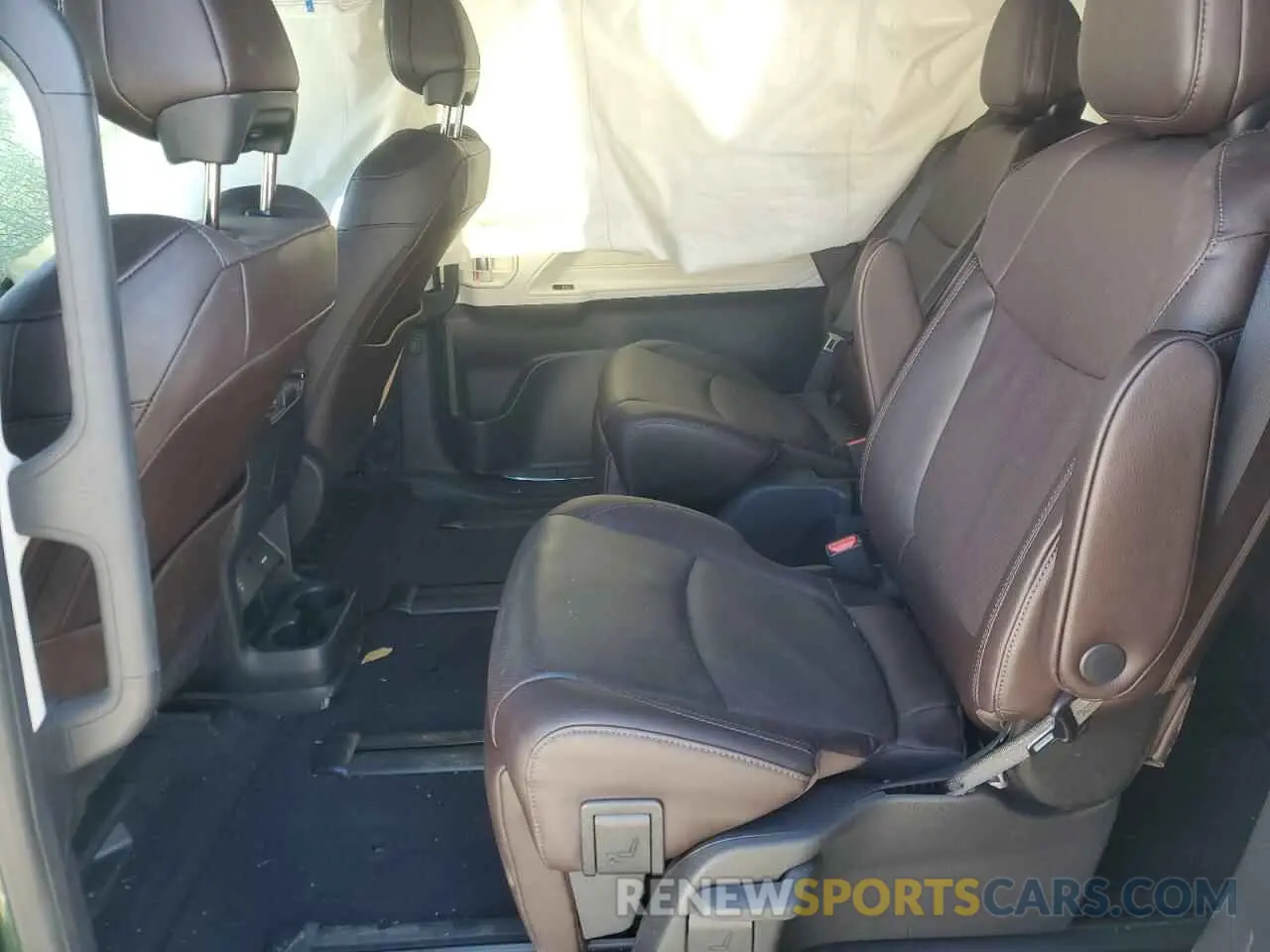 11 fotografías del automóvil dañado 5TDERKEC2RS190050 TOYOTA SIENNA 2024