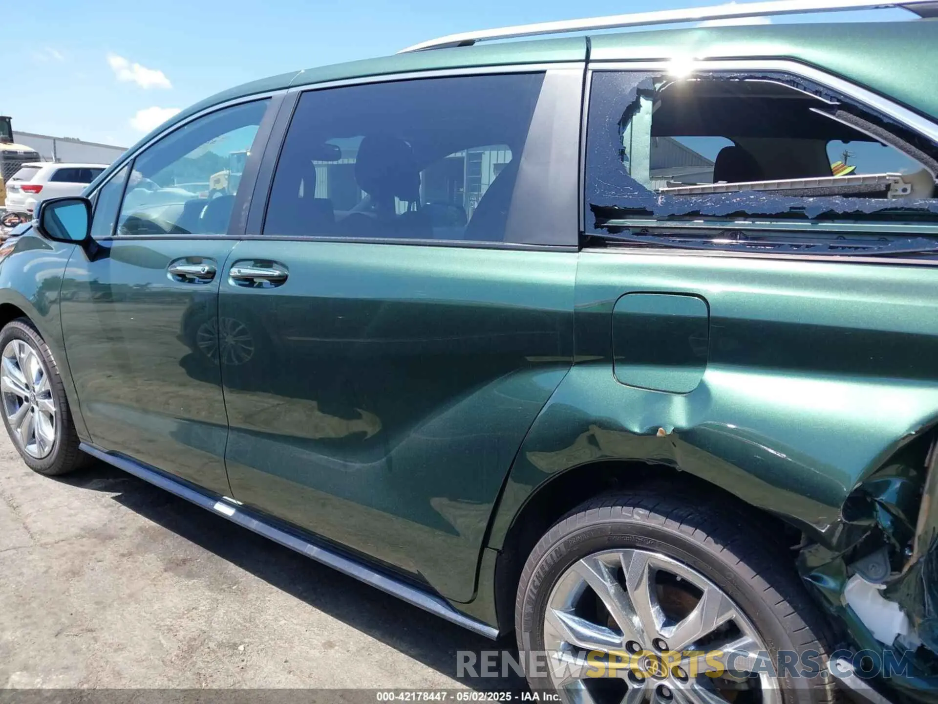 14 fotografías del automóvil dañado 5TDERKEC3RS190557 TOYOTA SIENNA 2024