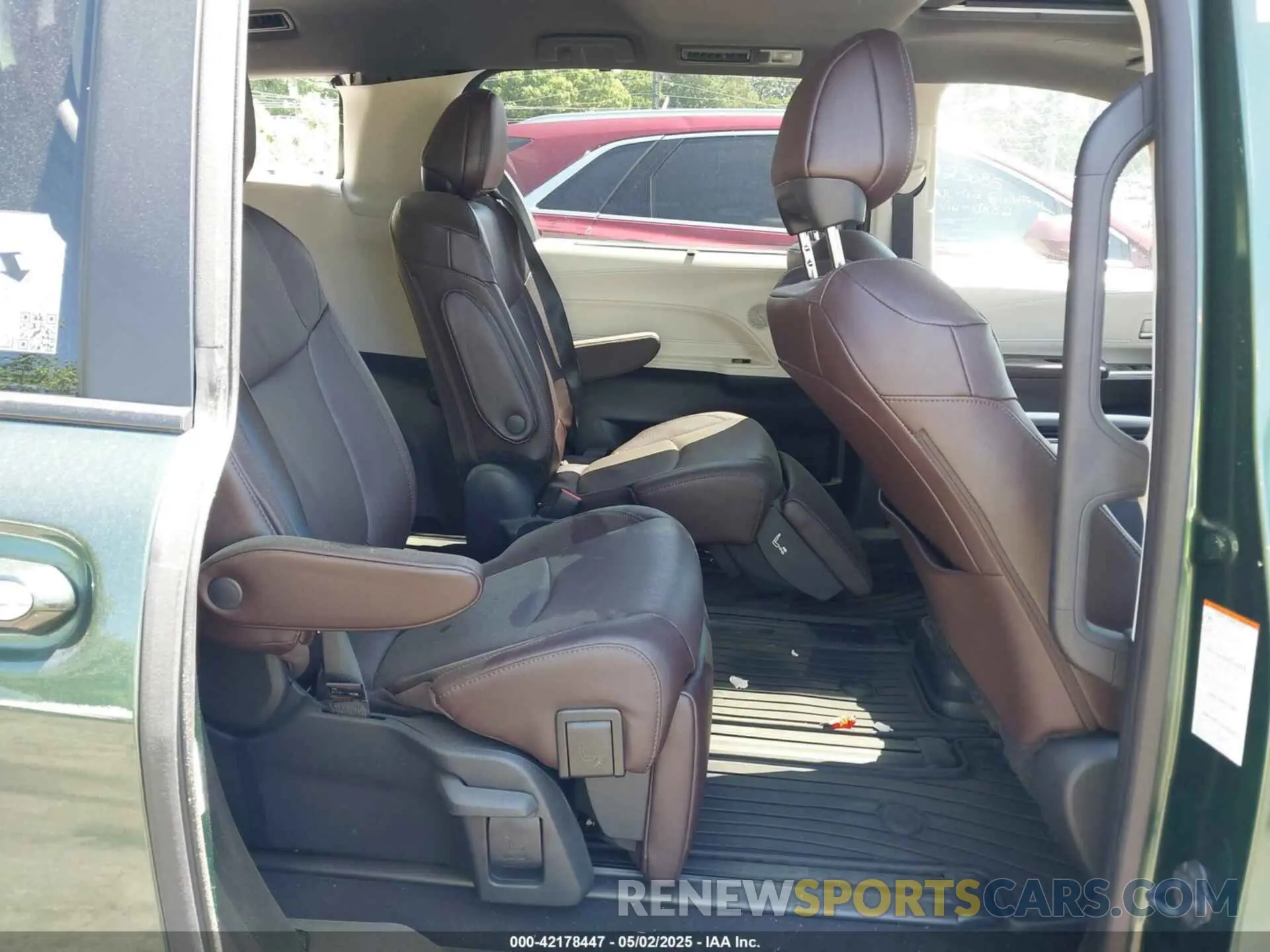 8 fotografías del automóvil dañado 5TDERKEC3RS190557 TOYOTA SIENNA 2024