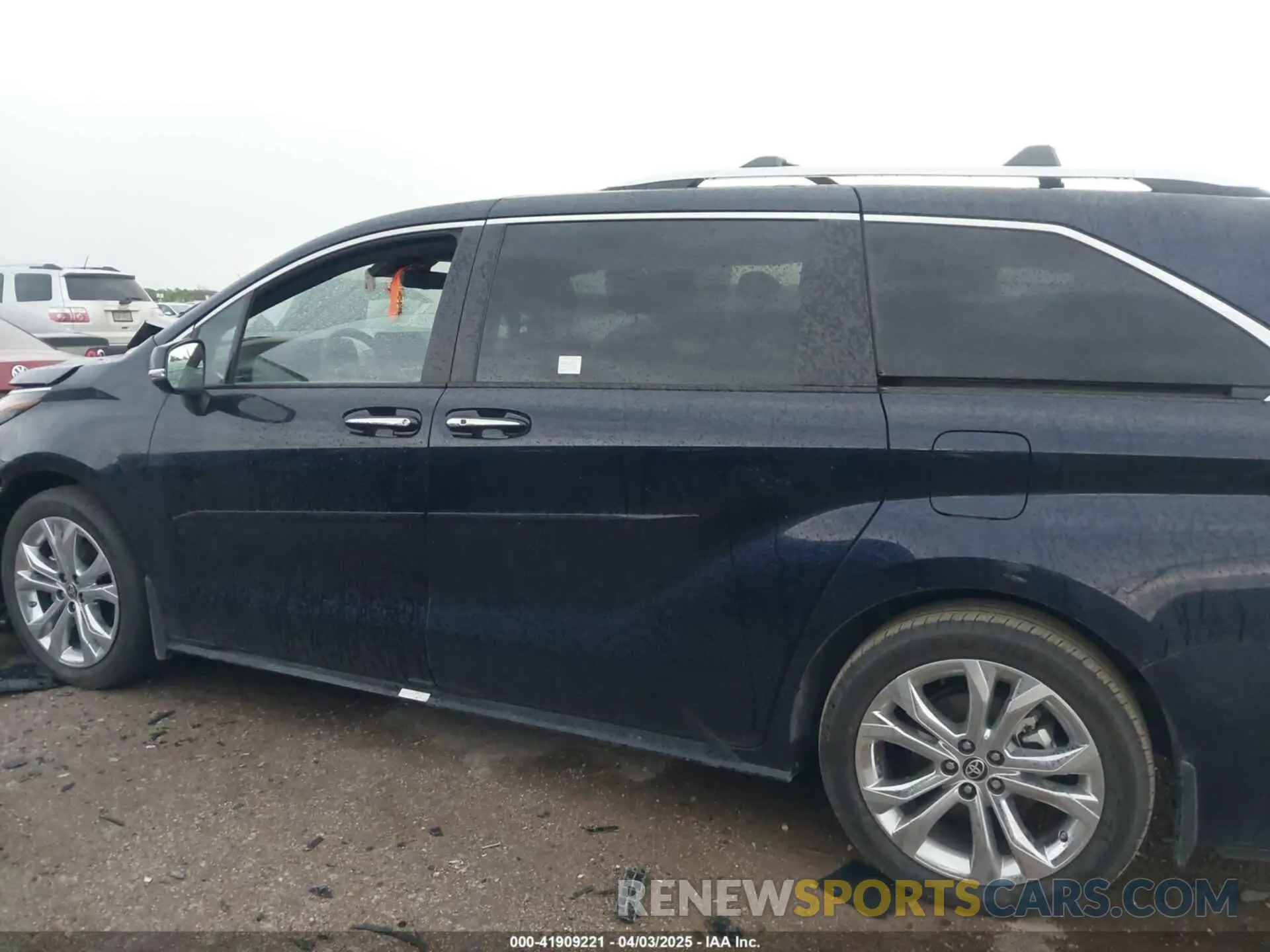 14 fotografías del automóvil dañado 5TDERKEC3RS205588 TOYOTA SIENNA 2024