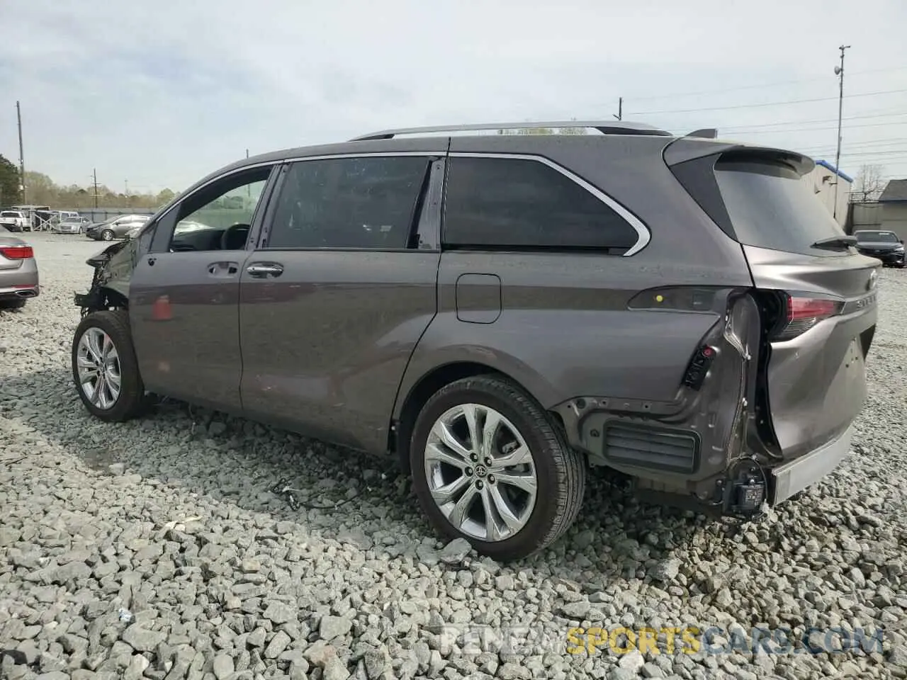 2 fotografías del automóvil dañado 5TDERKEC7RS222510 TOYOTA SIENNA 2024