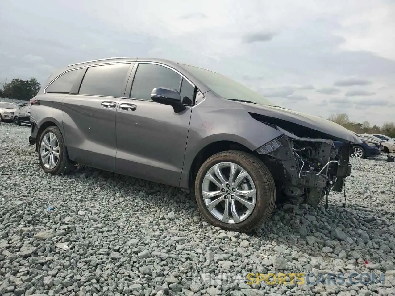 4 fotografías del automóvil dañado 5TDERKEC7RS222510 TOYOTA SIENNA 2024