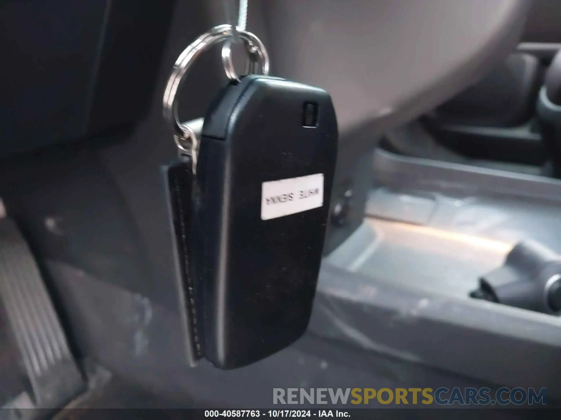 11 fotografías del automóvil dañado 5TDERKEC9RS211671 TOYOTA SIENNA 2024