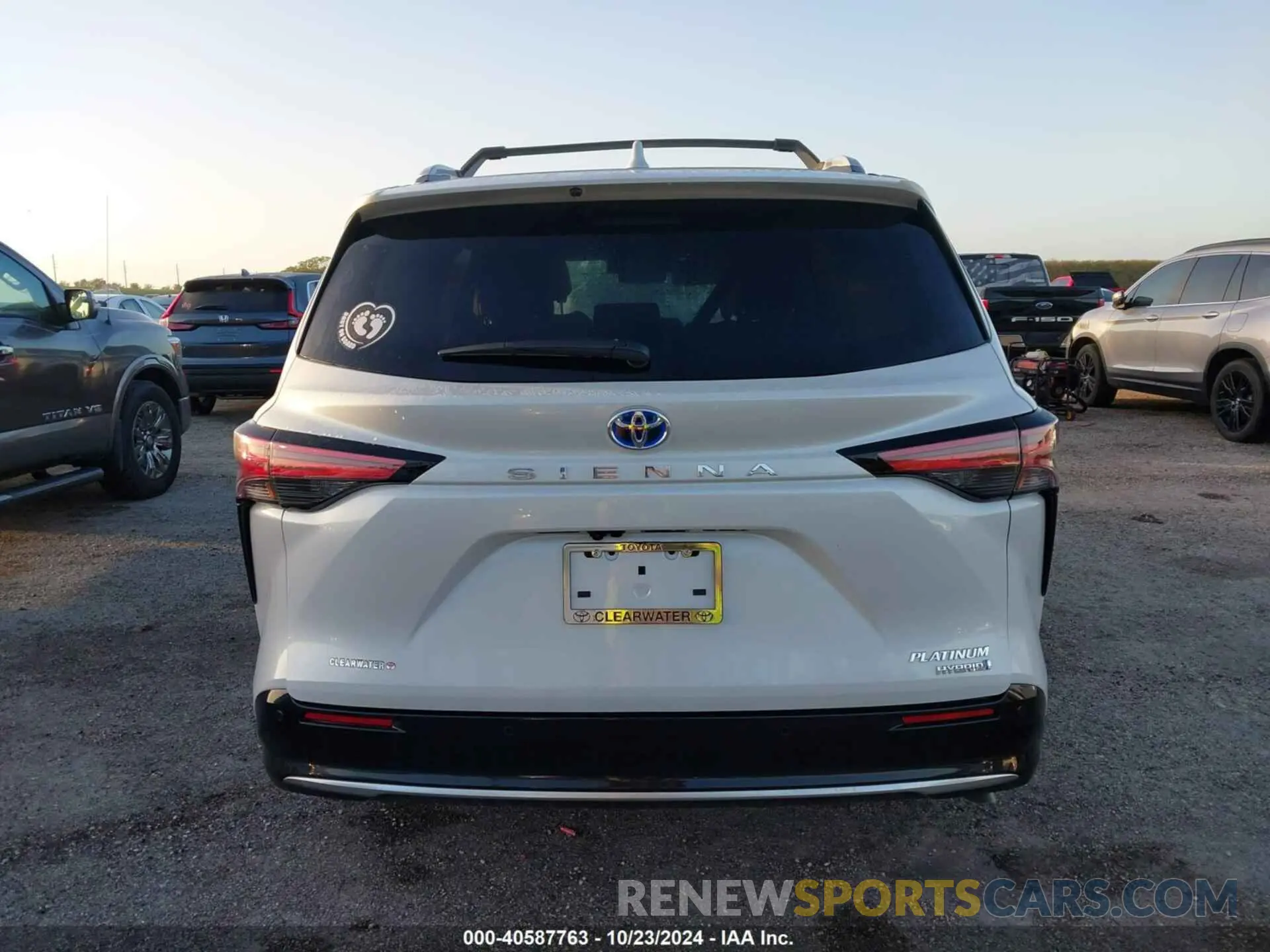 16 fotografías del automóvil dañado 5TDERKEC9RS211671 TOYOTA SIENNA 2024