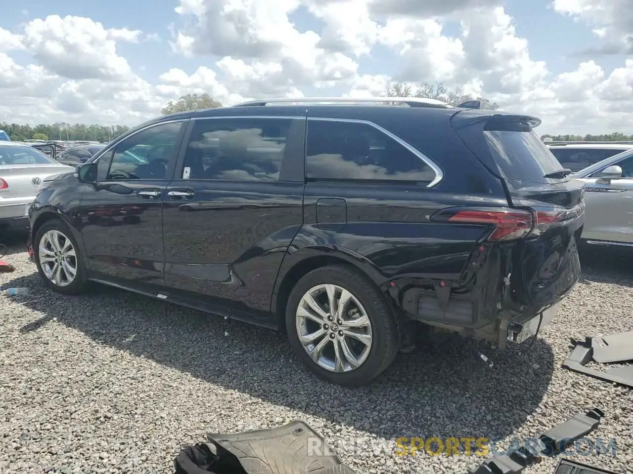 2 fotografías del automóvil dañado 5TDERKECXRS222288 TOYOTA SIENNA 2024
