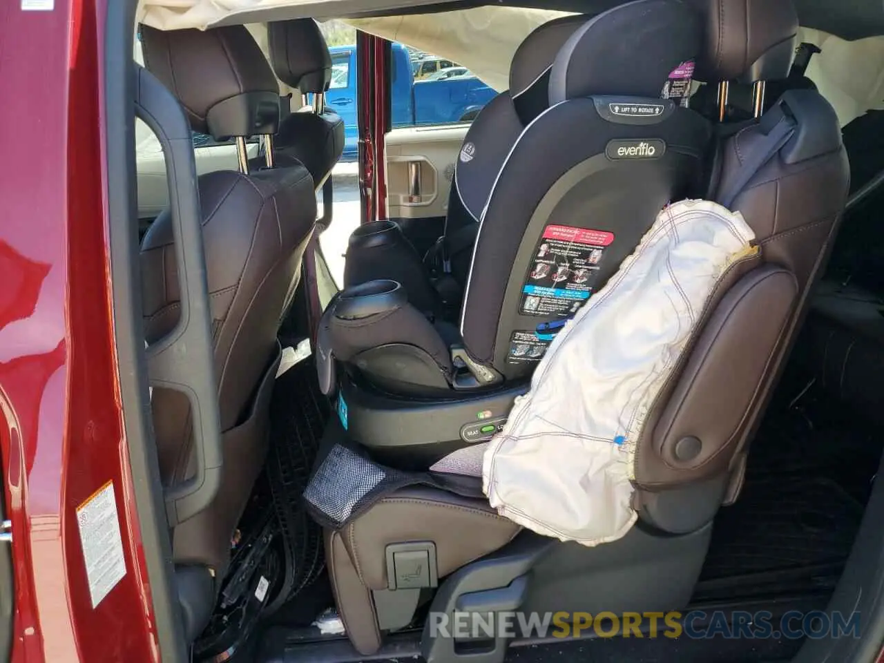 11 fotografías del automóvil dañado 5TDESKFC3RS134363 TOYOTA SIENNA 2024
